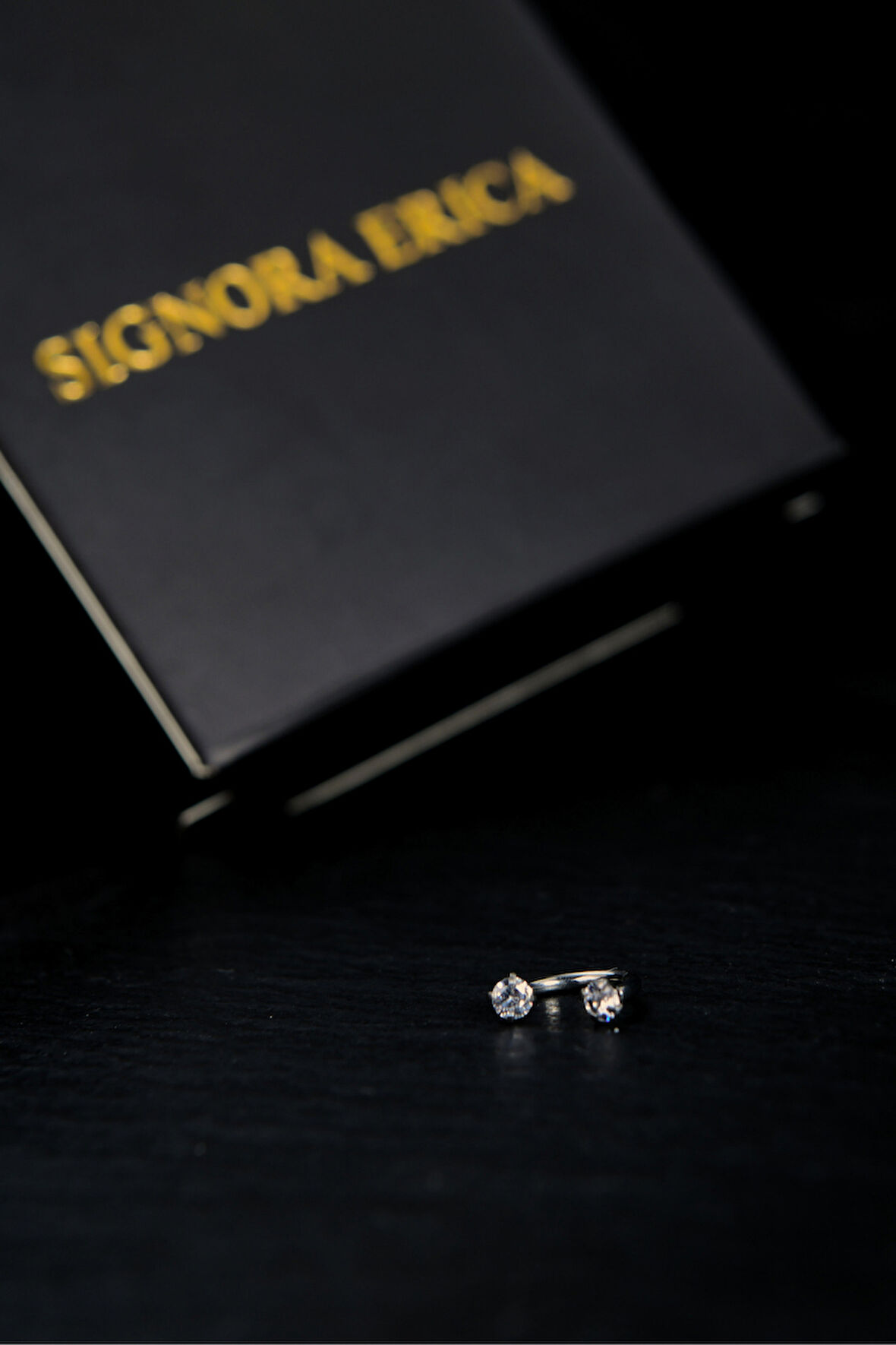 İki Ucu Yuvarlak İçine Giren Taşlı Hem Tragus Hem Kıkırdak Piercing