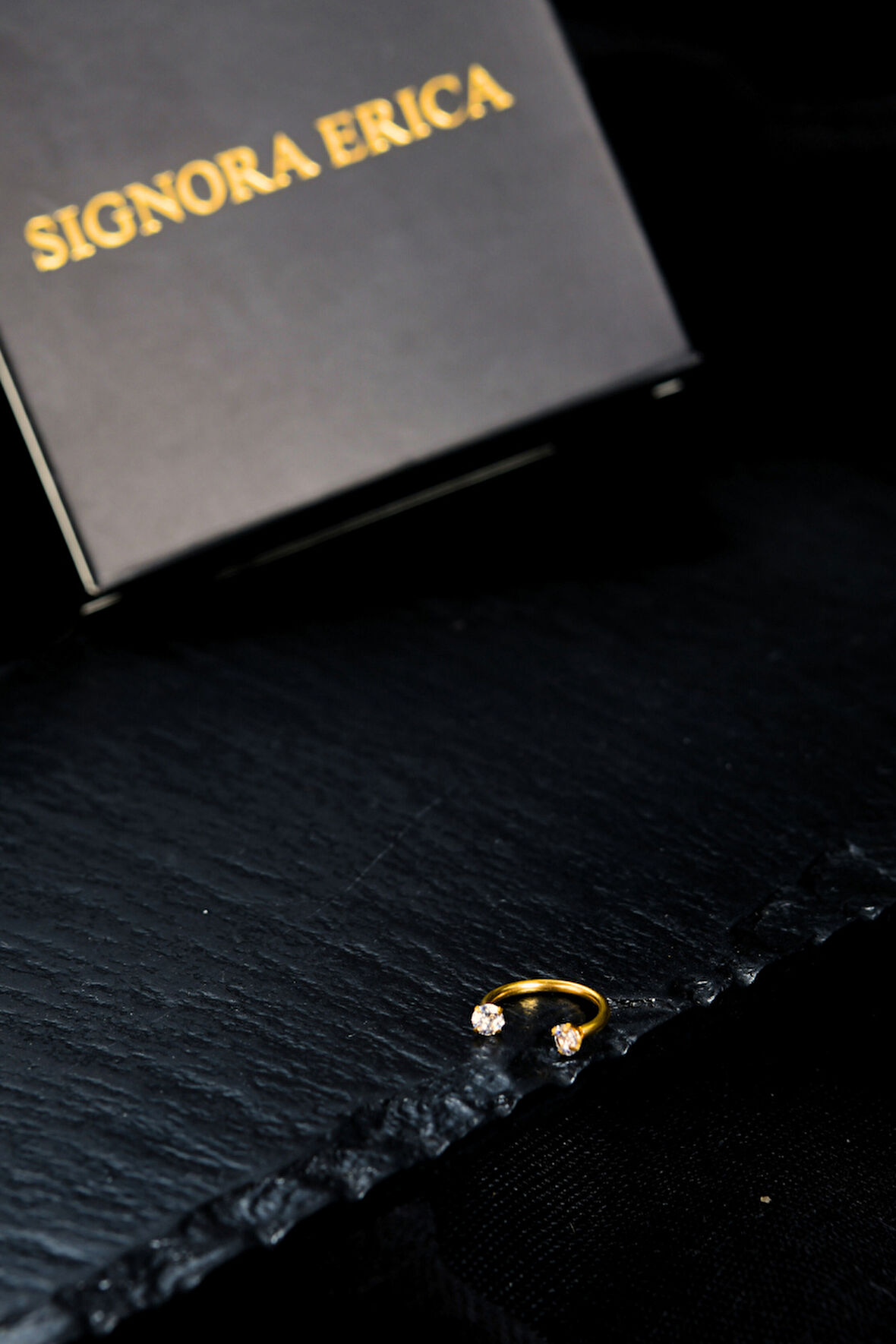 İki Ucu Yuvarlak İçine Giren Taşlı Hem Tragus Hem Hıkırdak Piercing