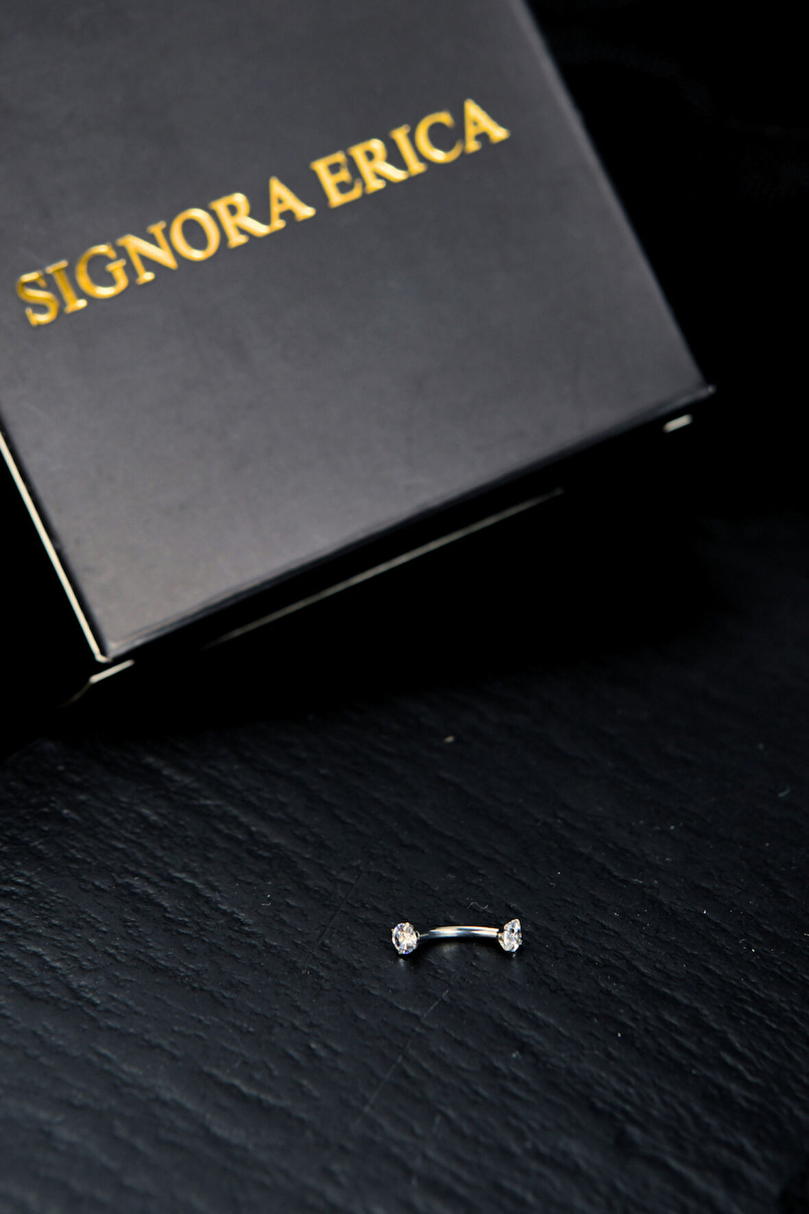 İki Ucu Yuvarlak İçine Giren Taşlı Kaş Piercing