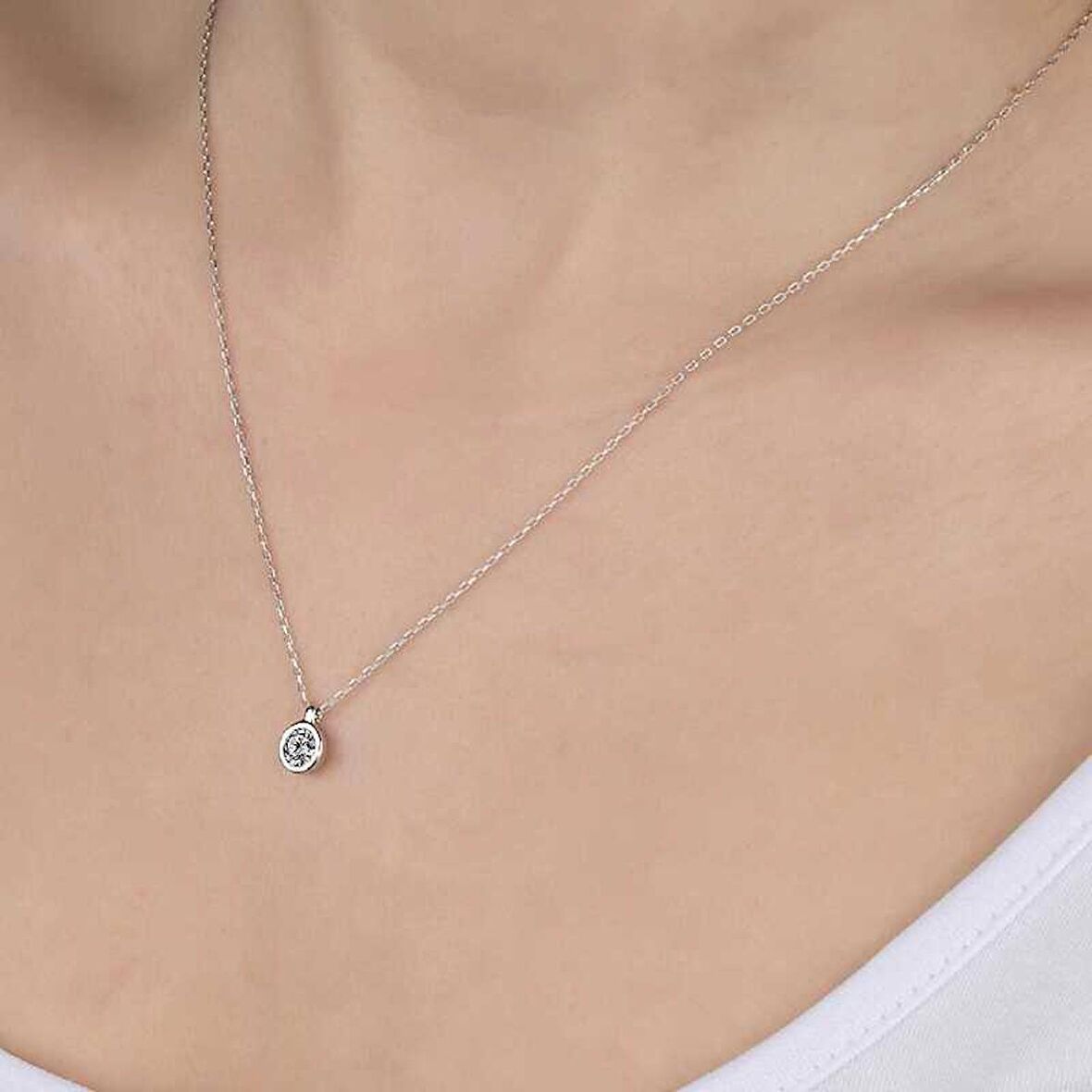 Swarovski Taşlı Gümüş Tektaş Kadın Kolye