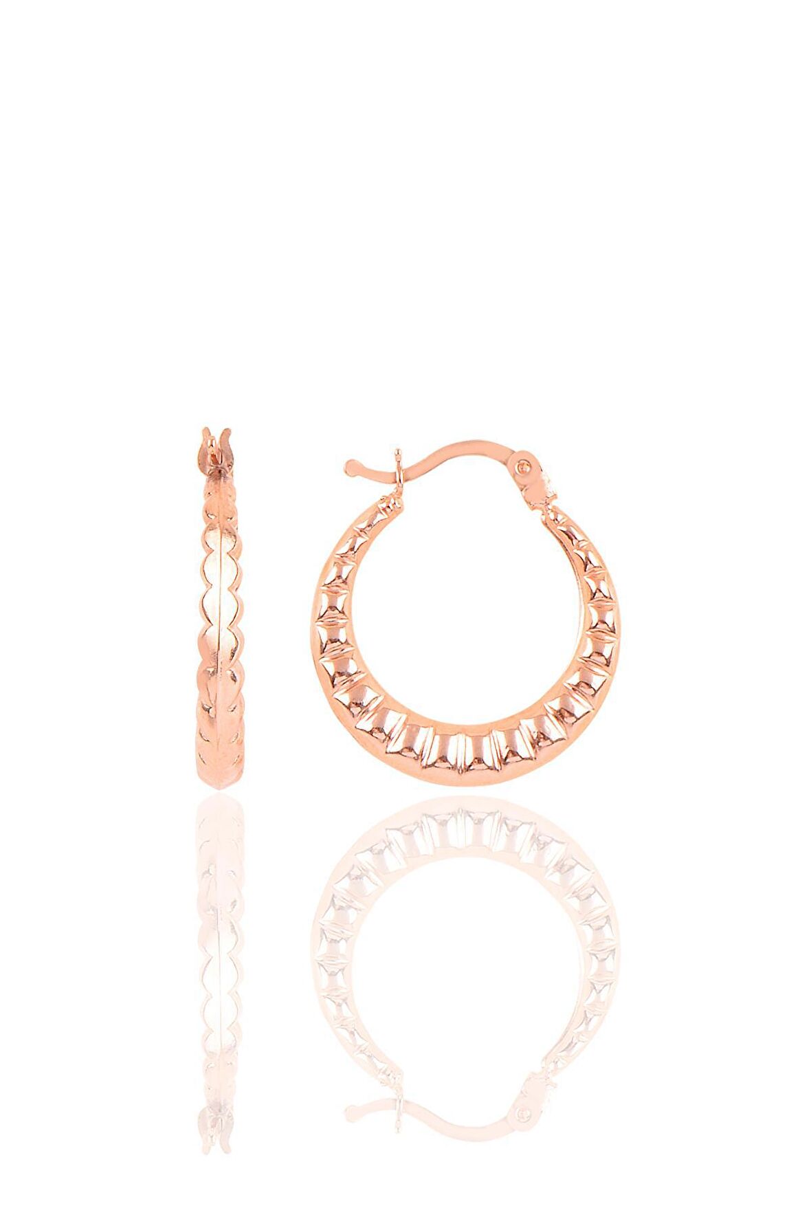 Gümüş çizgili orta boy şarnel küpe