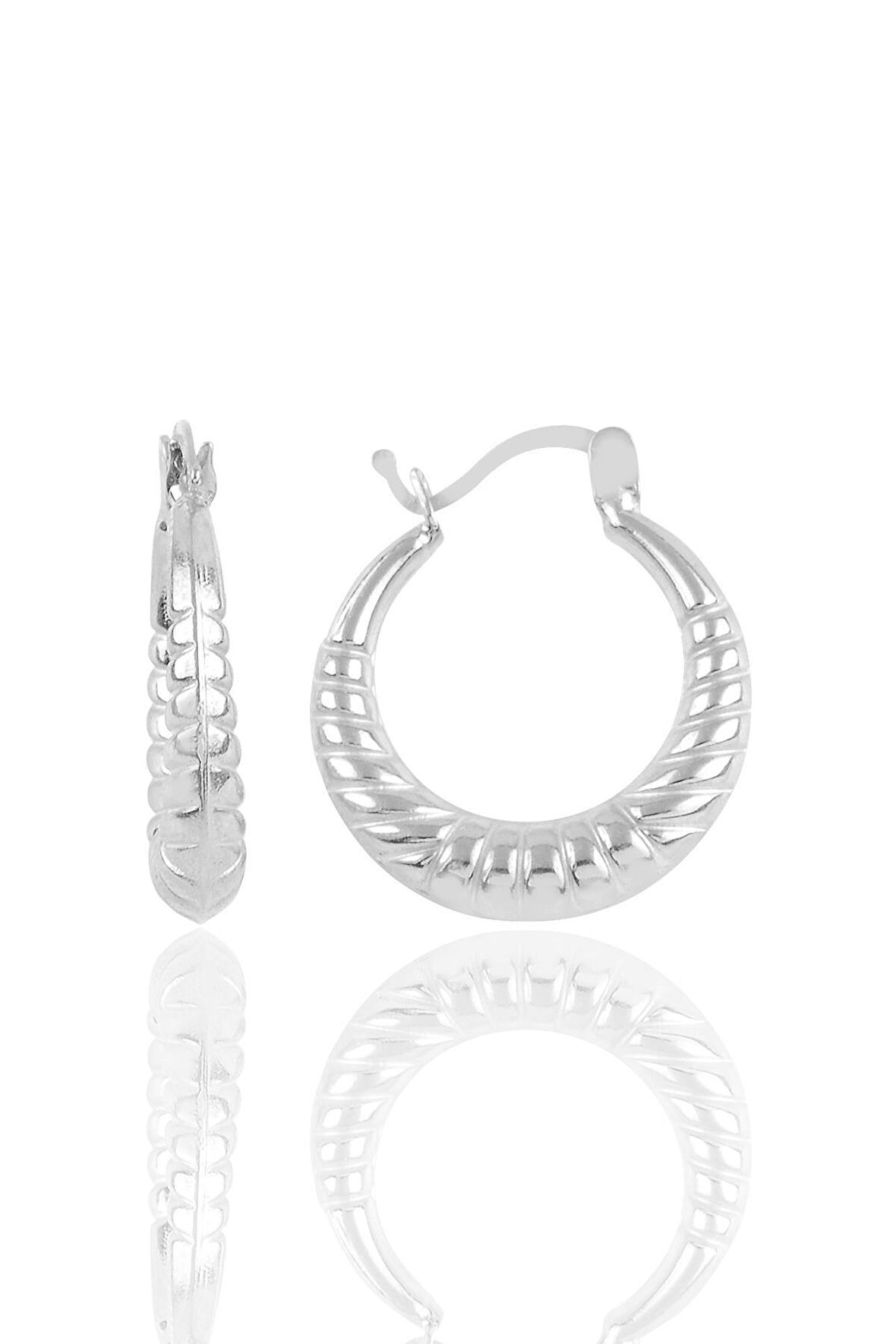 Gümüş rodyumlu orta boy  desenli gümüş şarnel küpe