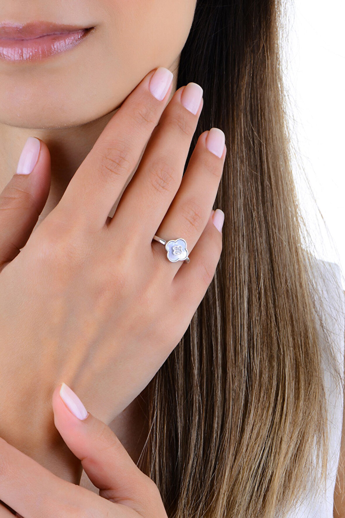 Gümüş rodyumlu zirkon ve sedef taşlı bereketli yonca yüzük 