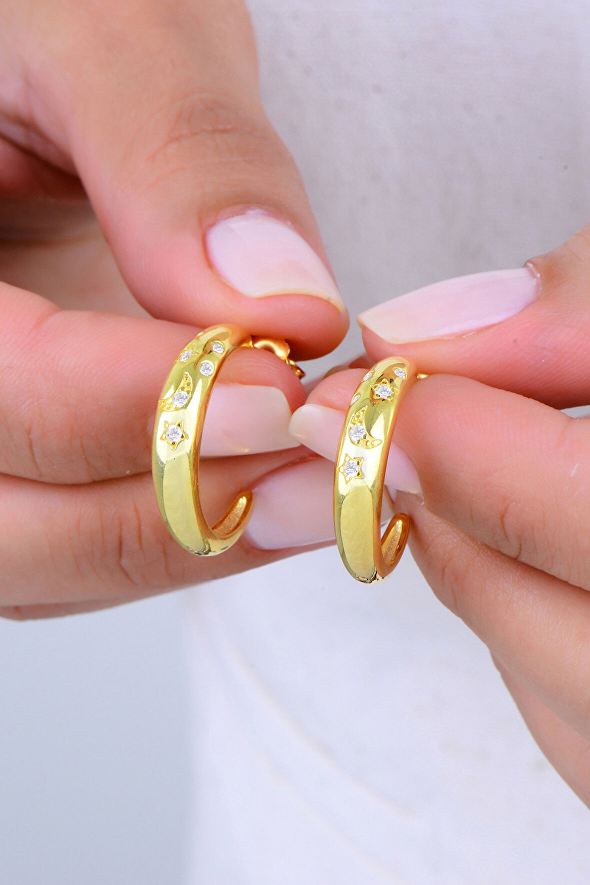 Gümüş altın yaldızlı zirkon taşlı ay ve yıldız desenli halka küpe SGTL12993GOLD