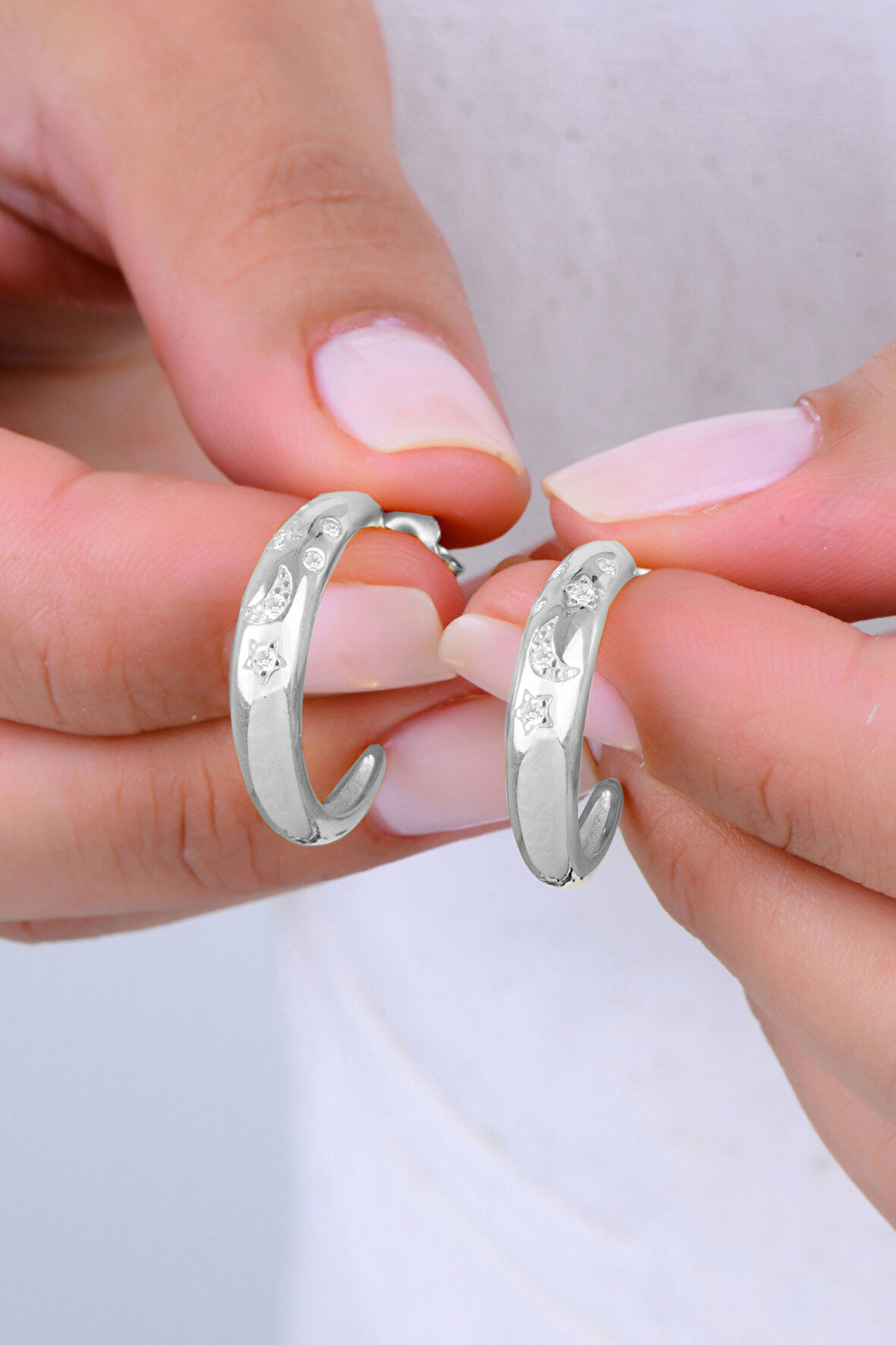 Gümüş rodyumlu zirkon taşlı ay ve yıldız desenli halka küpe SGTL12993RODAJ