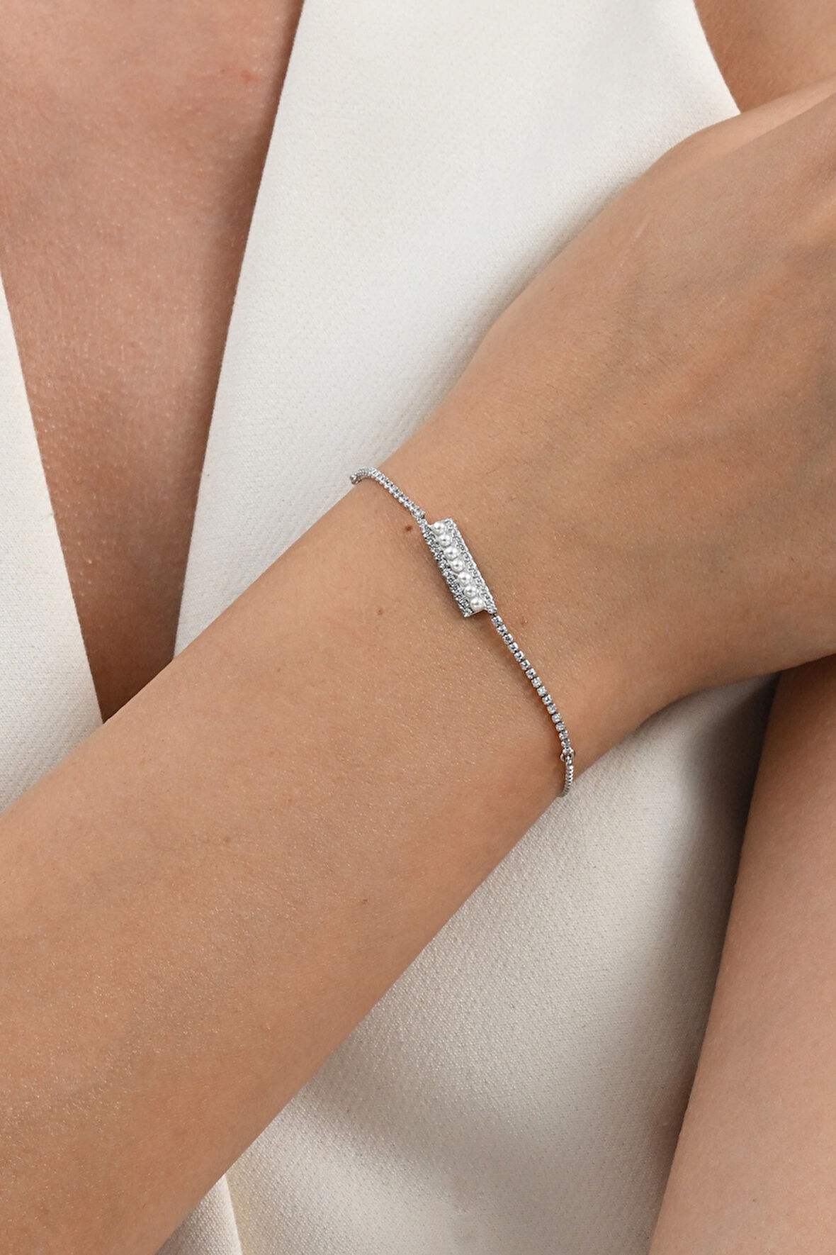 925 ayar gümüş rodyumlu zirkon taşlı inci sıralı gümüş bileklik SGTL13066RODAJ