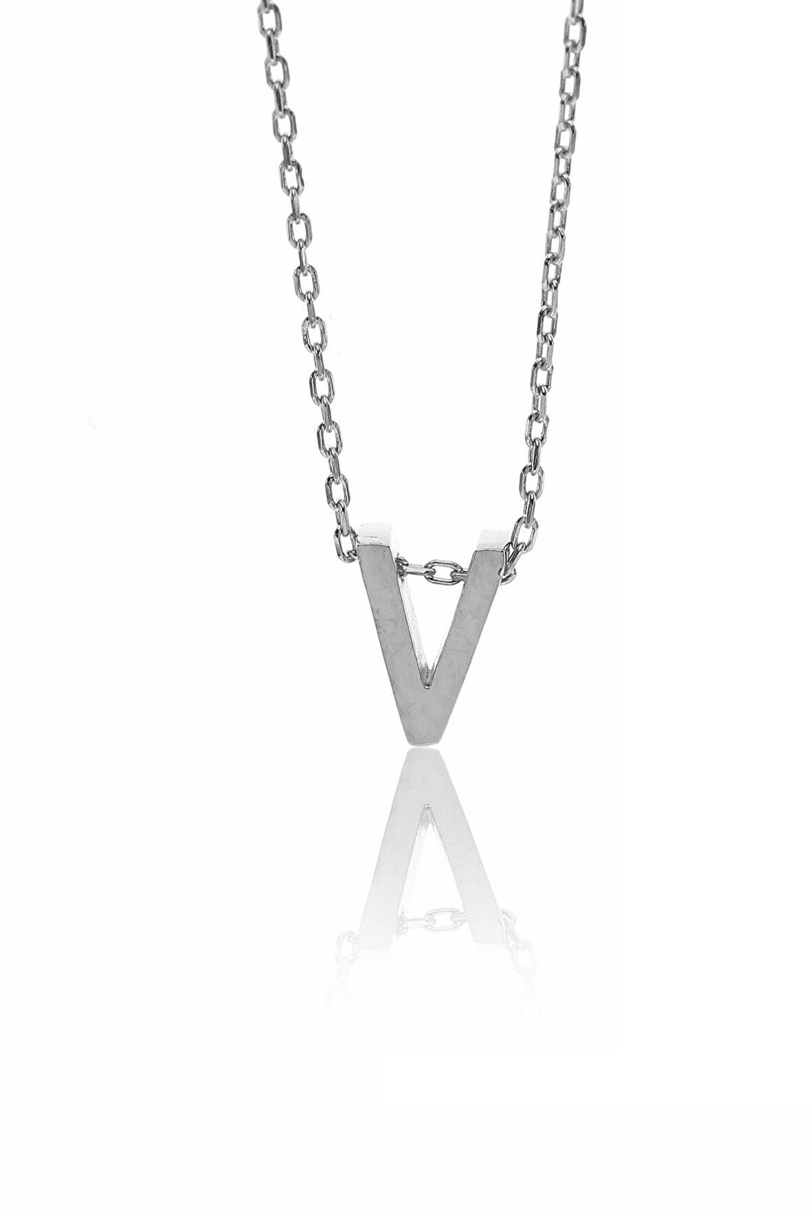 Gümüş üç boyutlu V harfi rodajlı kolye