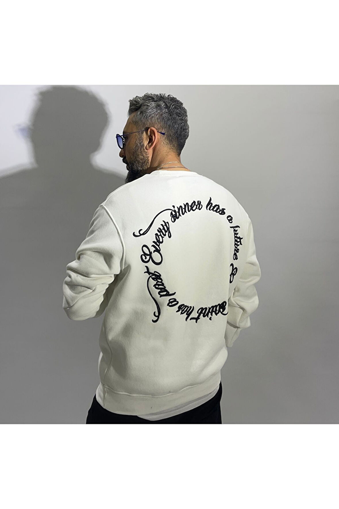 Sırtı Nakış İşlemeli Erkek Oversize Sweatshirt