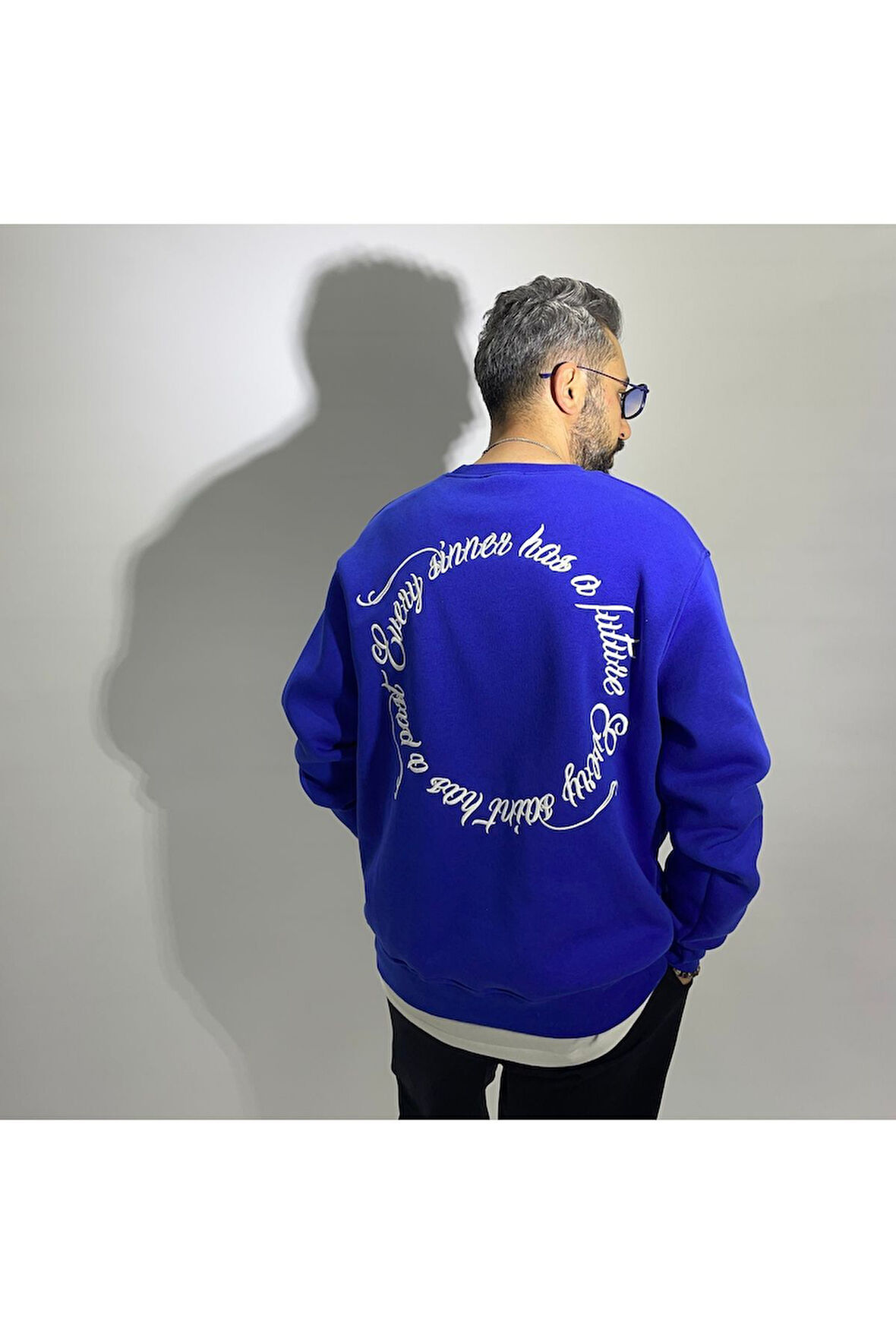 Sırtı Nakış İşlemeli Erkek Oversize Sweatshirt