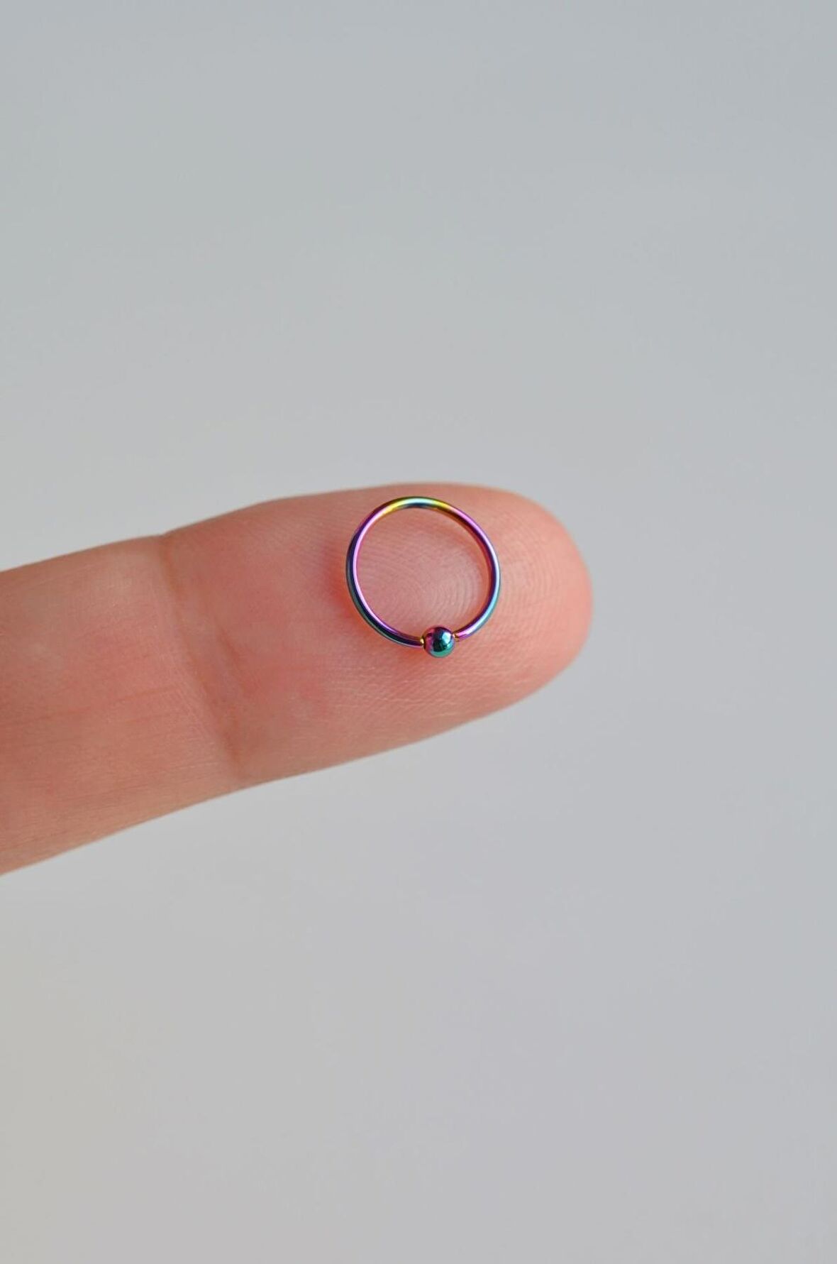 Hologram Renkli Mini Topçuklu 8 mm Çelik Halka Hızma Burun Piercingi