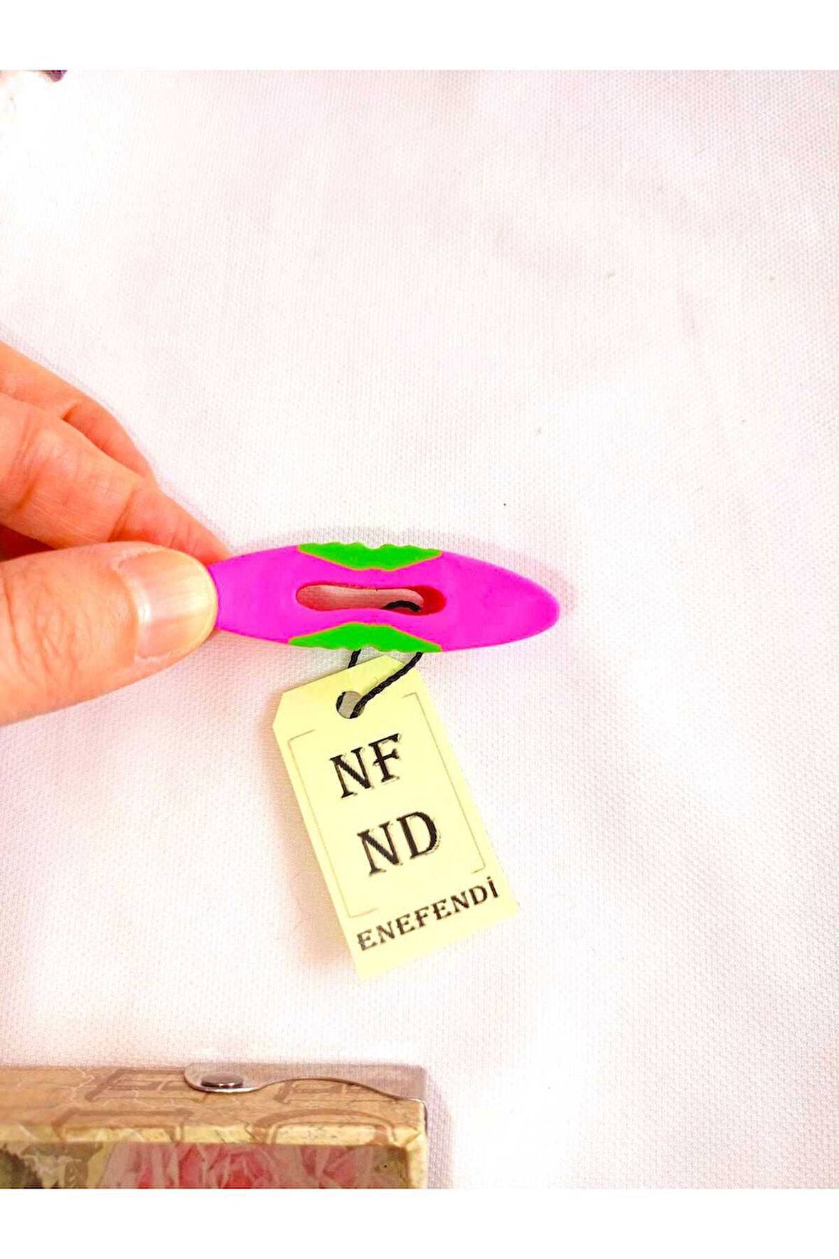SİLGİ RENKLİ DELİKLİ ELASTİK HEDİYE PEMBE YEŞİL RENK TEK ADET