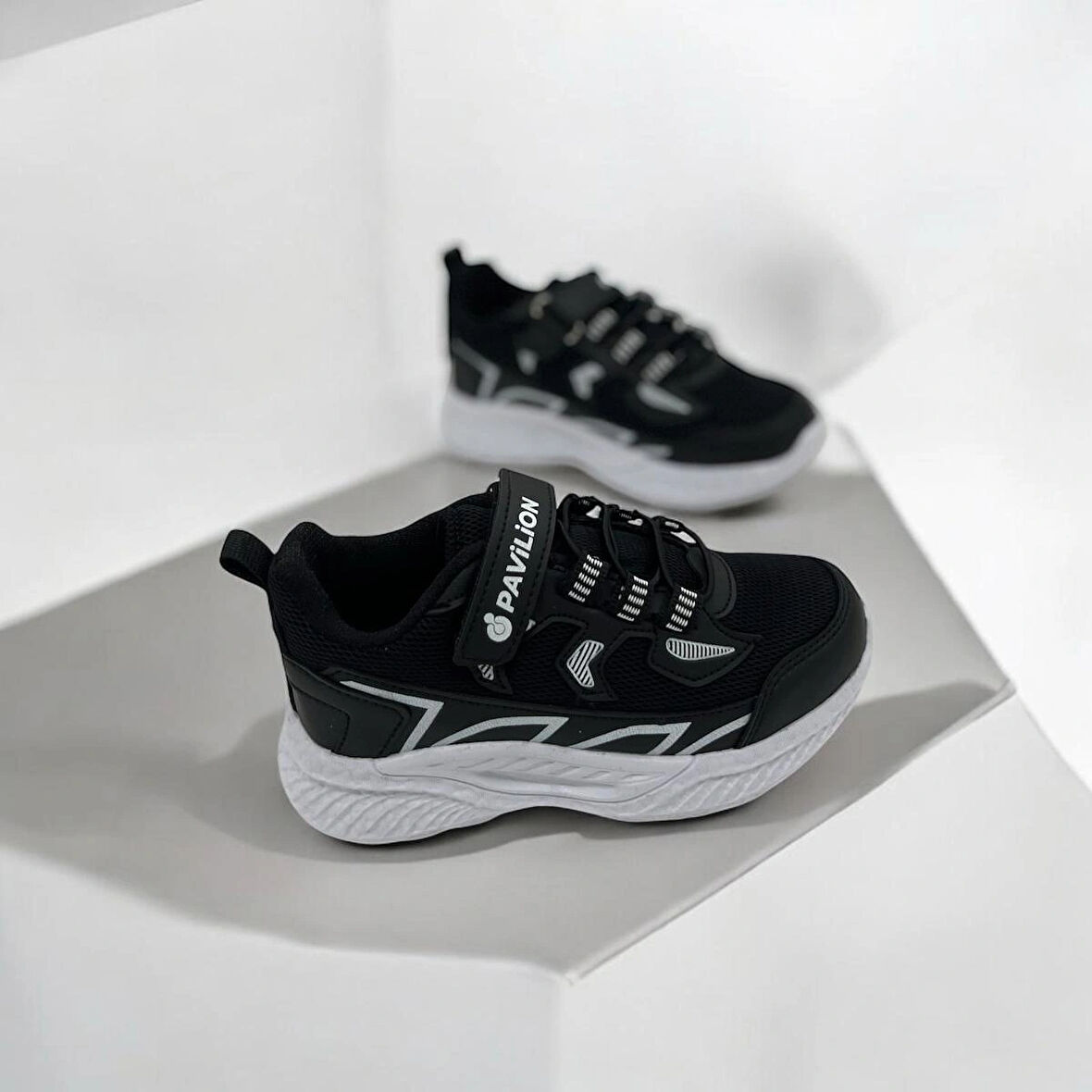 ERKEK ÇOCUK SİYAH ÜST BEYAZ ÇİZGİLİ SPOR 