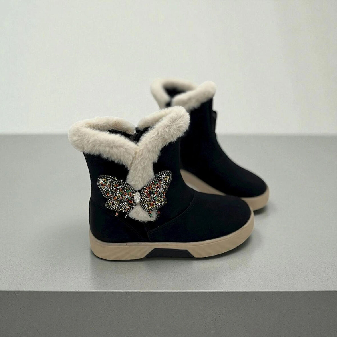 KIZ ÇOCUK KÜRKLÜ KELEBEK DETAYLI SİYAH BOT 