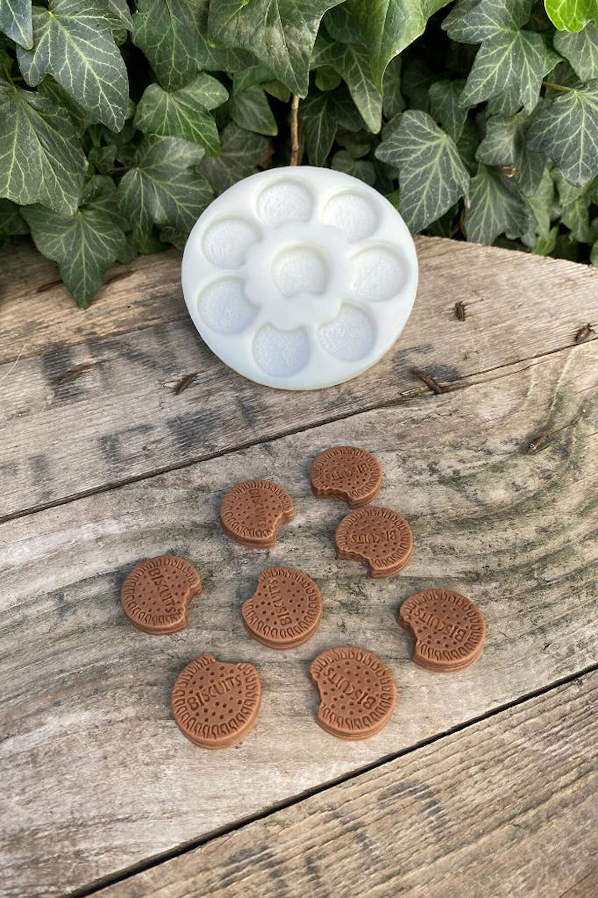 Kremalı Bisküvi Büyük Sekizli Mum Kalıbı (Silikon) (1 Adet)