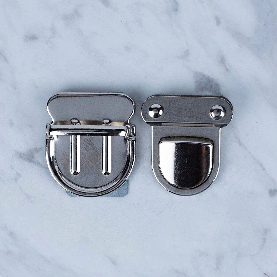 Leyloş Metal Çanta Kilidi Büyük Gümüş