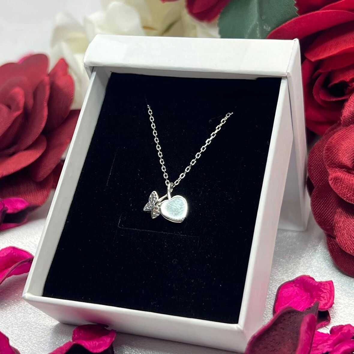 Kalp ve Kelebek Kadın Kolyesi 925 Ayar Gümüş Zincirli Rodyumlu Zirkon Taşlı