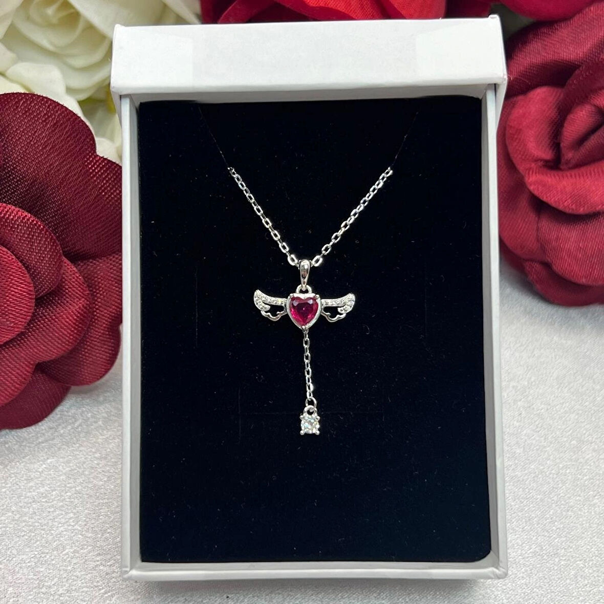 Melek Kanatlı Kalp ve Tektaş Sallantılı Kadın Kolyesi 925 Ayar Gümüş Zincirli Rodyumlu Zirkon Taşlı