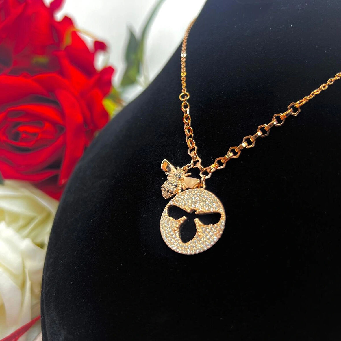 Arı Figürlü Kadın Kolye 925 Ayar Gümüş Rose Kaplama Zirkon Taşlı