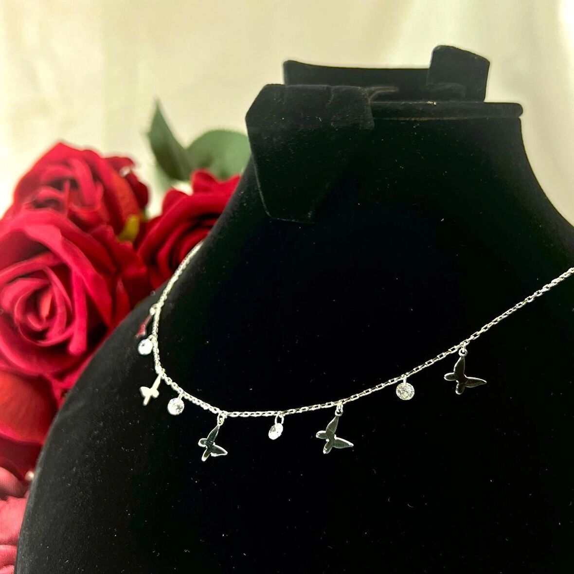 Kelebek Figürlü Kadın Kolyesi 925 Ayar Gümüş Rodyumlu Zirkon Taşlı