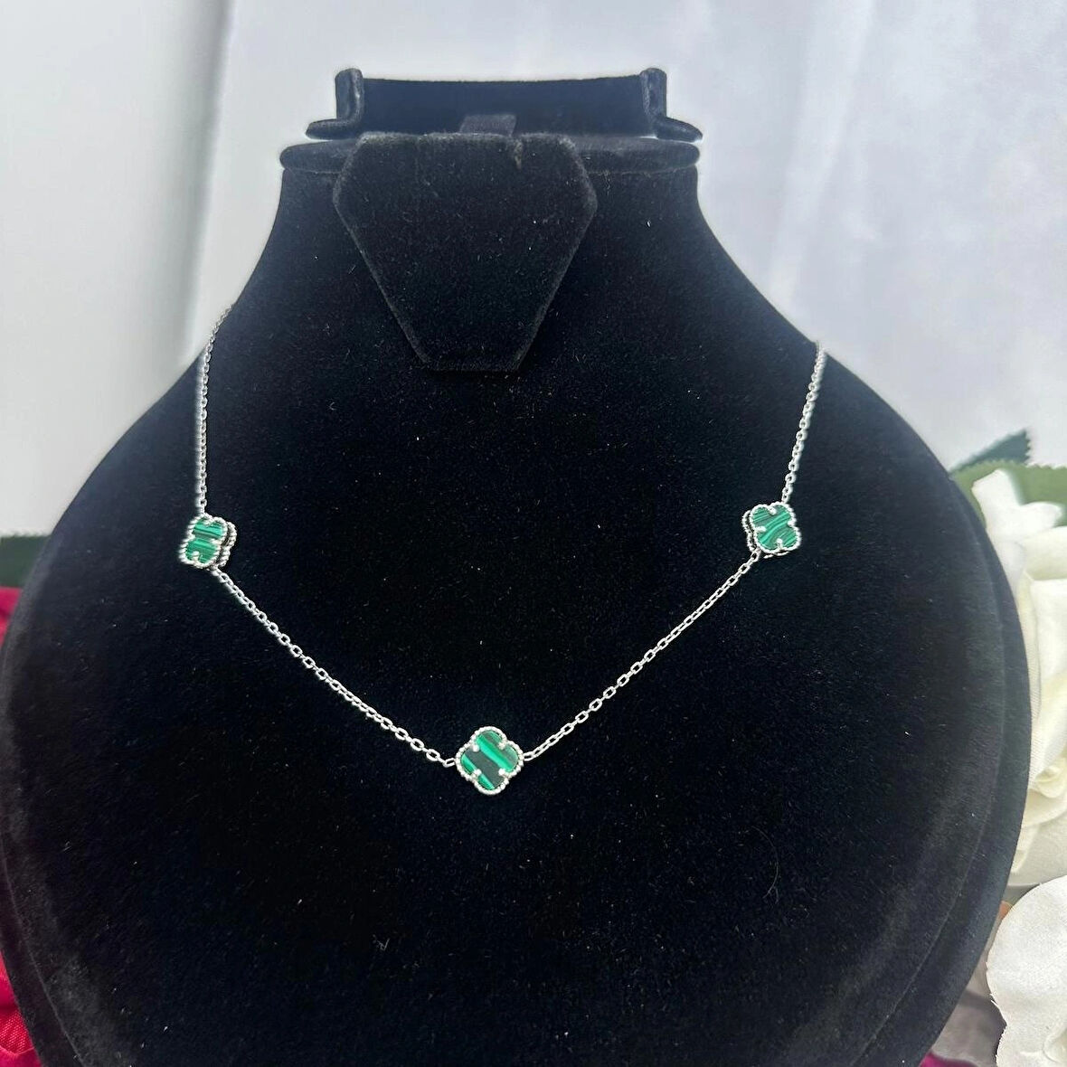 Van Cleef Yonca 3'lü Yeşil Taşlı Kadın Kolyesi 925 Ayar Gümüş Rodyumlu 8 mm