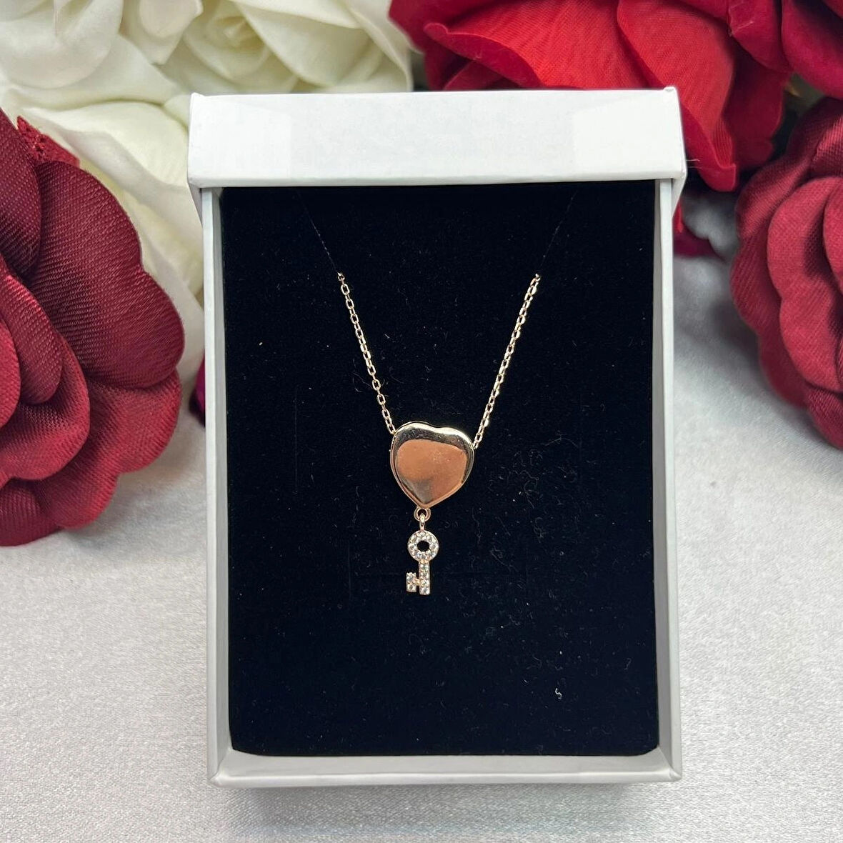 Van Cleef Yonca Yeşil Taşlı Kadın Kolyesi 925 Ayar Gümüş Radyumlu 8 mm