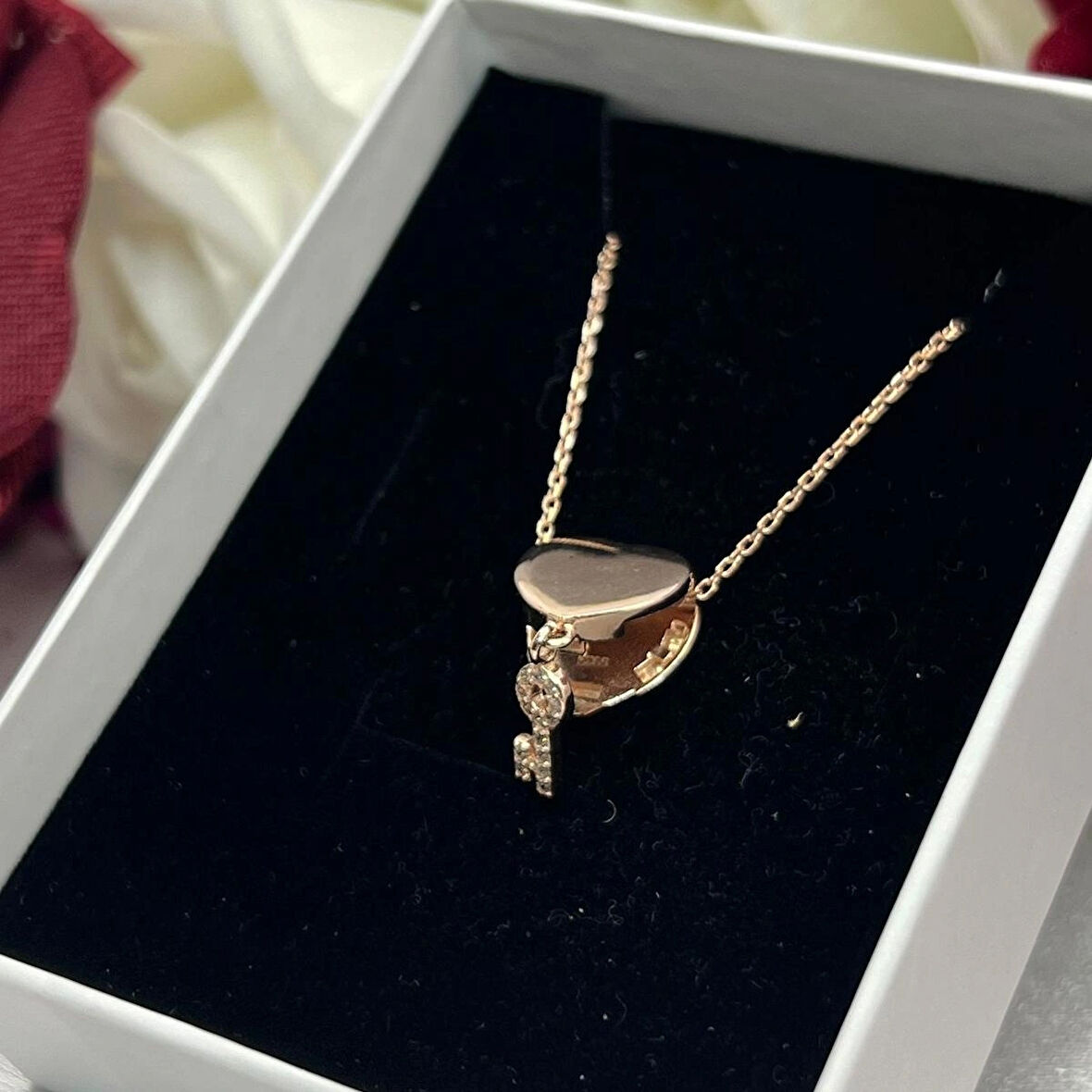 Van Cleef Yonca Beyaz Taşlı Kadın Kolyesi 925 Ayar Gümüş Altın Kaplama 8 mm