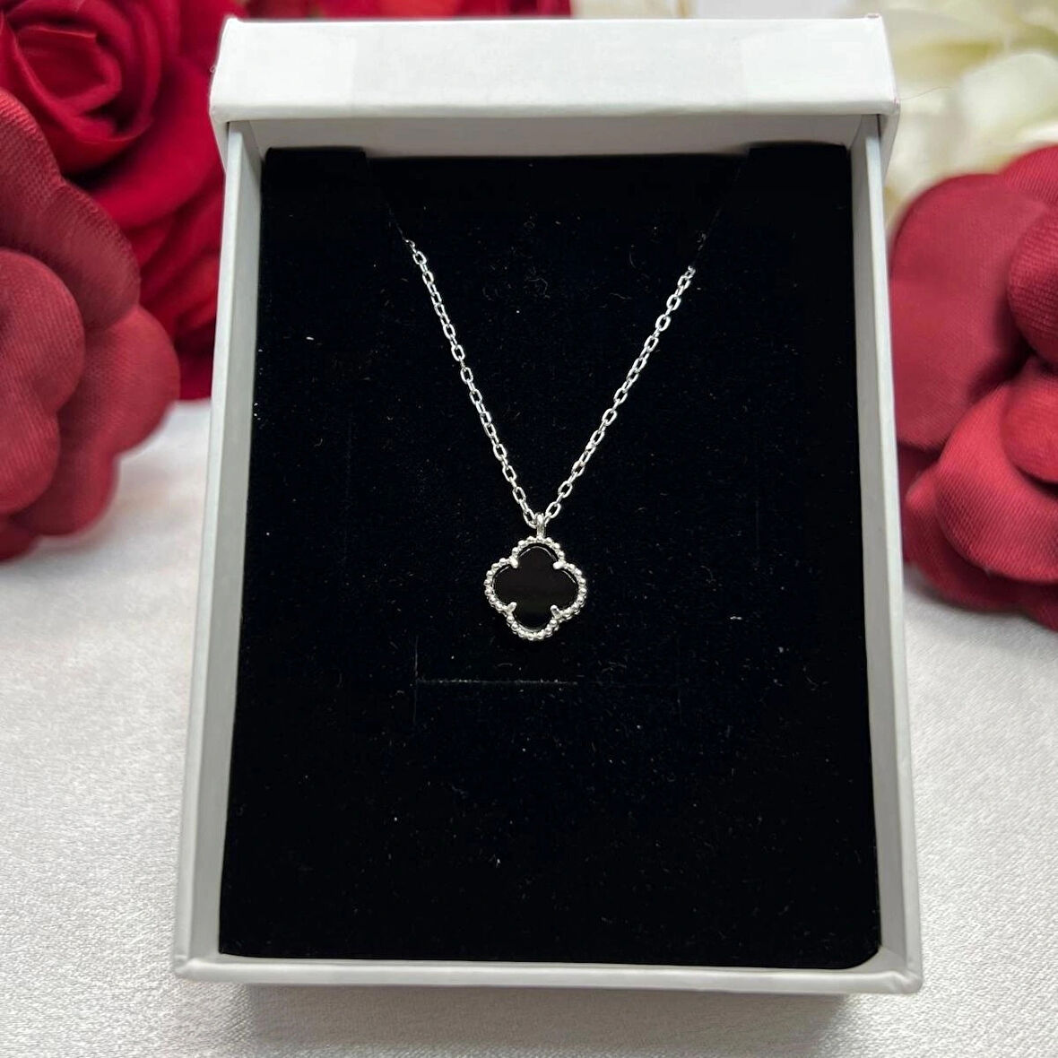 Van Cleef Yonca Siyah Taşlı Kadın Kolyesi 925 Ayar Gümüş Radyumlu 8 mm