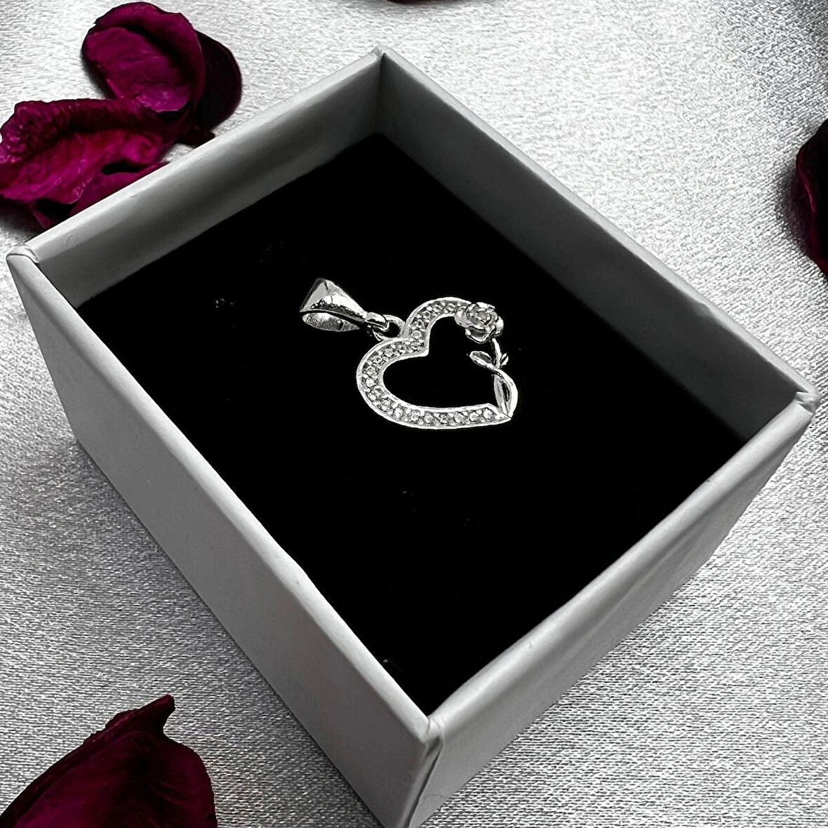 Kalp ve Gül Figürlü Kadın Kolye Ucu 925 Ayar Gümüş Zirkon Taşlı