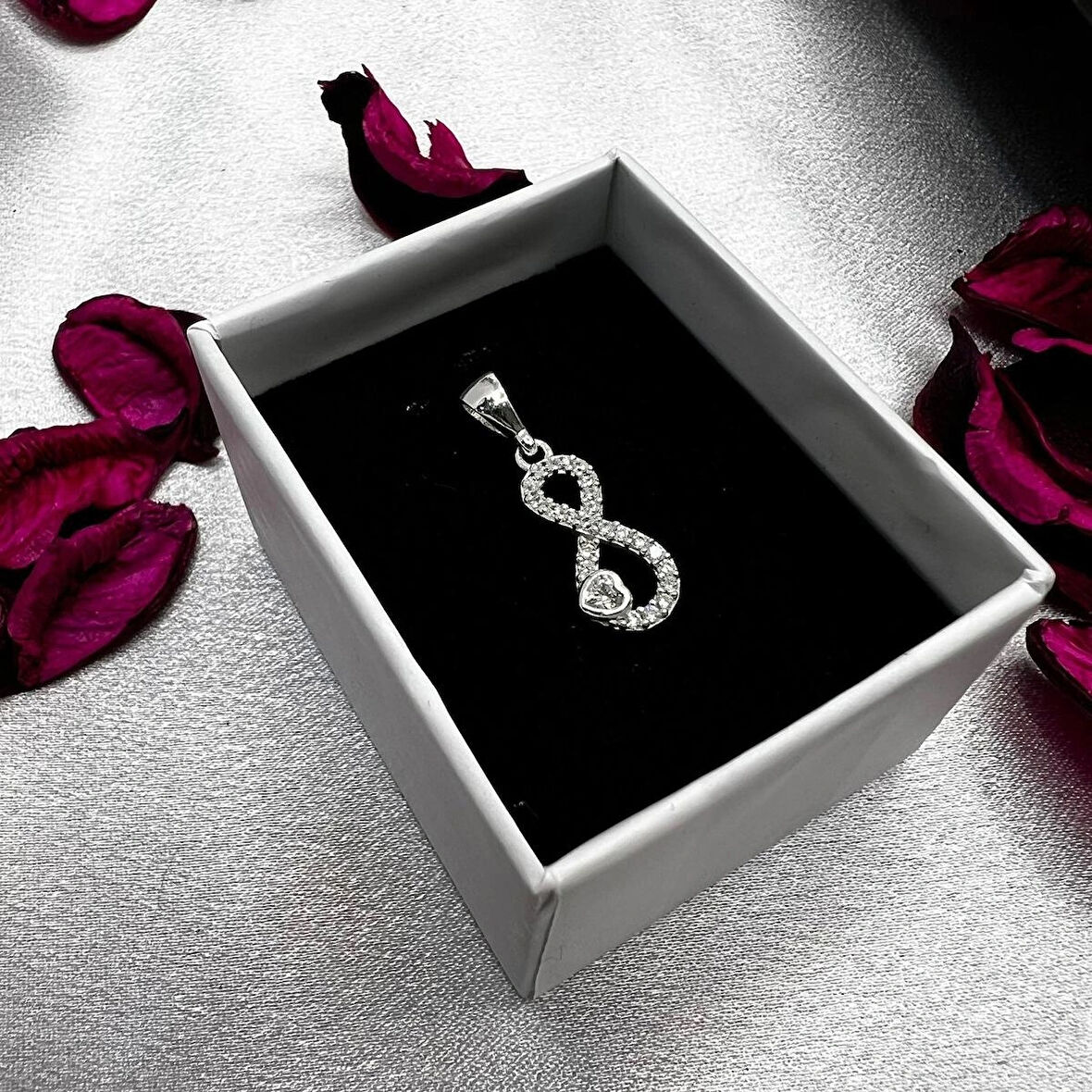 Sonsuzluk ve Kalp Figürlü Kadın Kolye Ucu 925 Ayar Gümüş Zirkon Taşlı