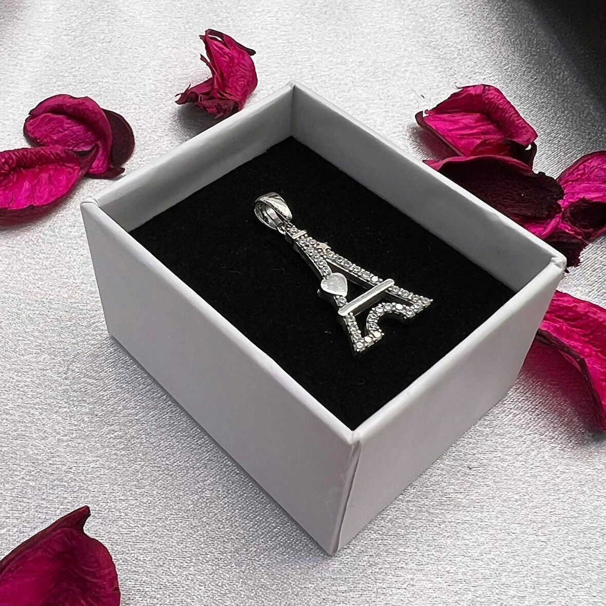 Eyfel Kulesi Figürlü Kadın Kolye Ucu 925 Ayar Gümüş Zirkon Taşlı