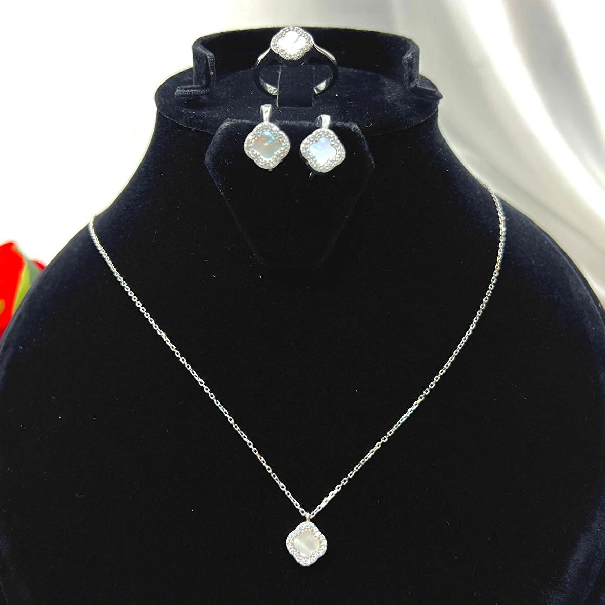 Van Cleef Yonca Beyaz Taşlı Kadın 3'lü Seti 925 Ayar Gümüş Radyumlu 6 mm