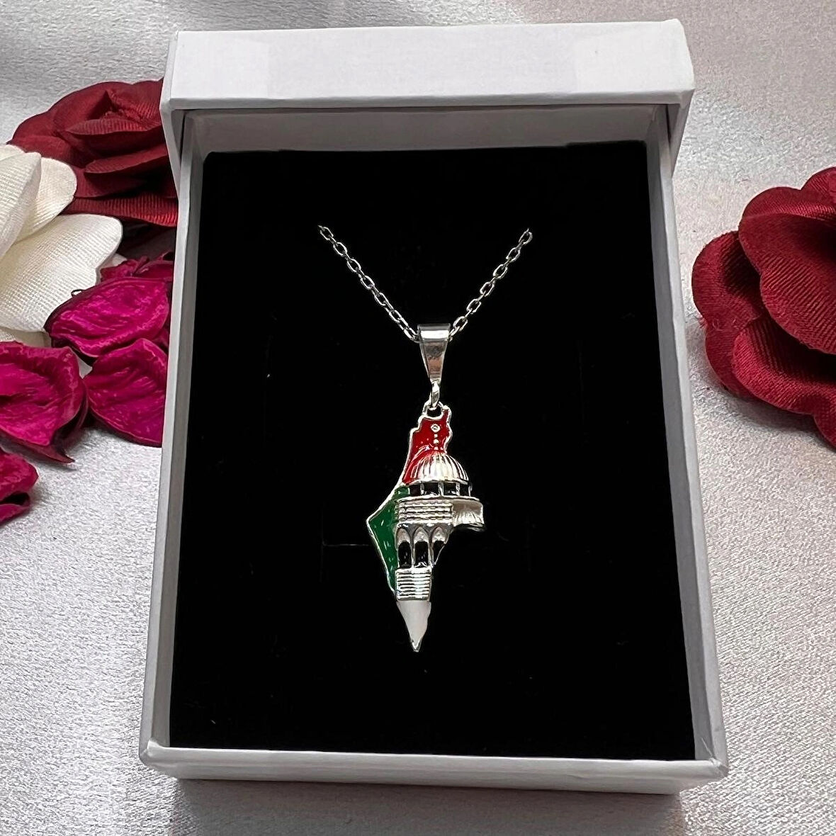 Filistin Haritası ve Kubbetüs Sahra Figürlü Kadın Kolye 925 Ayar Gümüş Mine İşlemeli