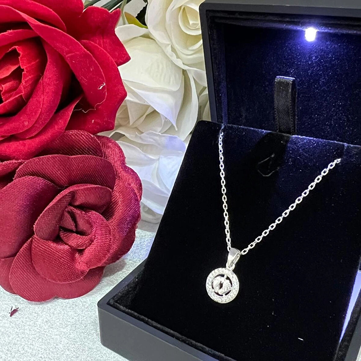 Yuvarlak Figürlü Kadın Kolye 925 Ayar Gümüş Zirkon Taşlı