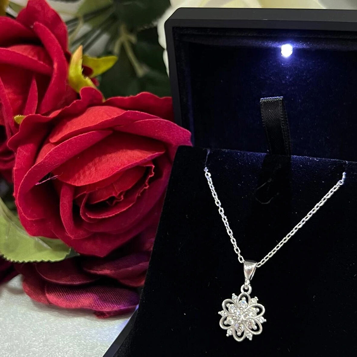 Çiçek Motifli Kadın Kolye 925 Ayar Gümüş Zirkon Taşlı