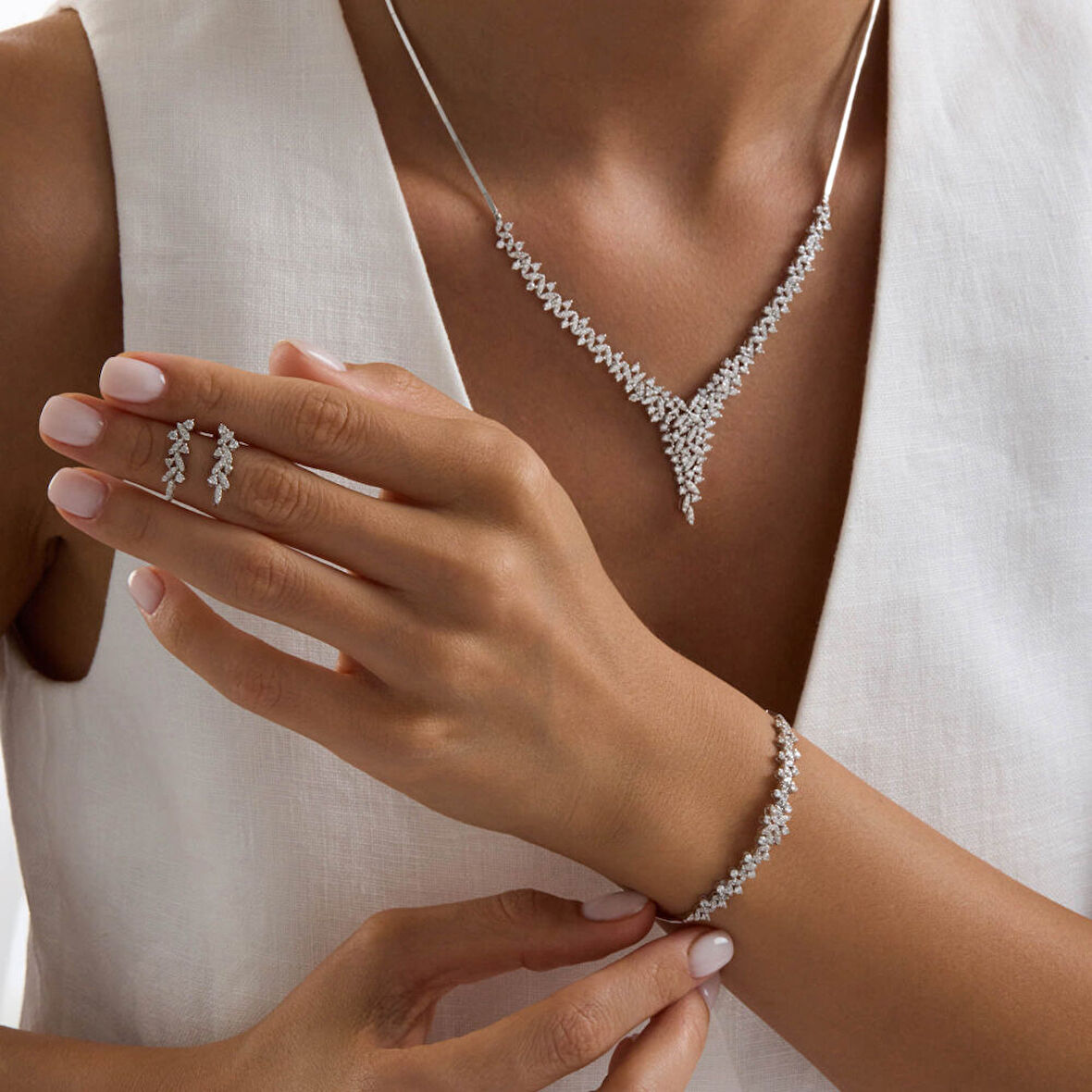 Yıldız Seli Beyaz Altın Takı Seti