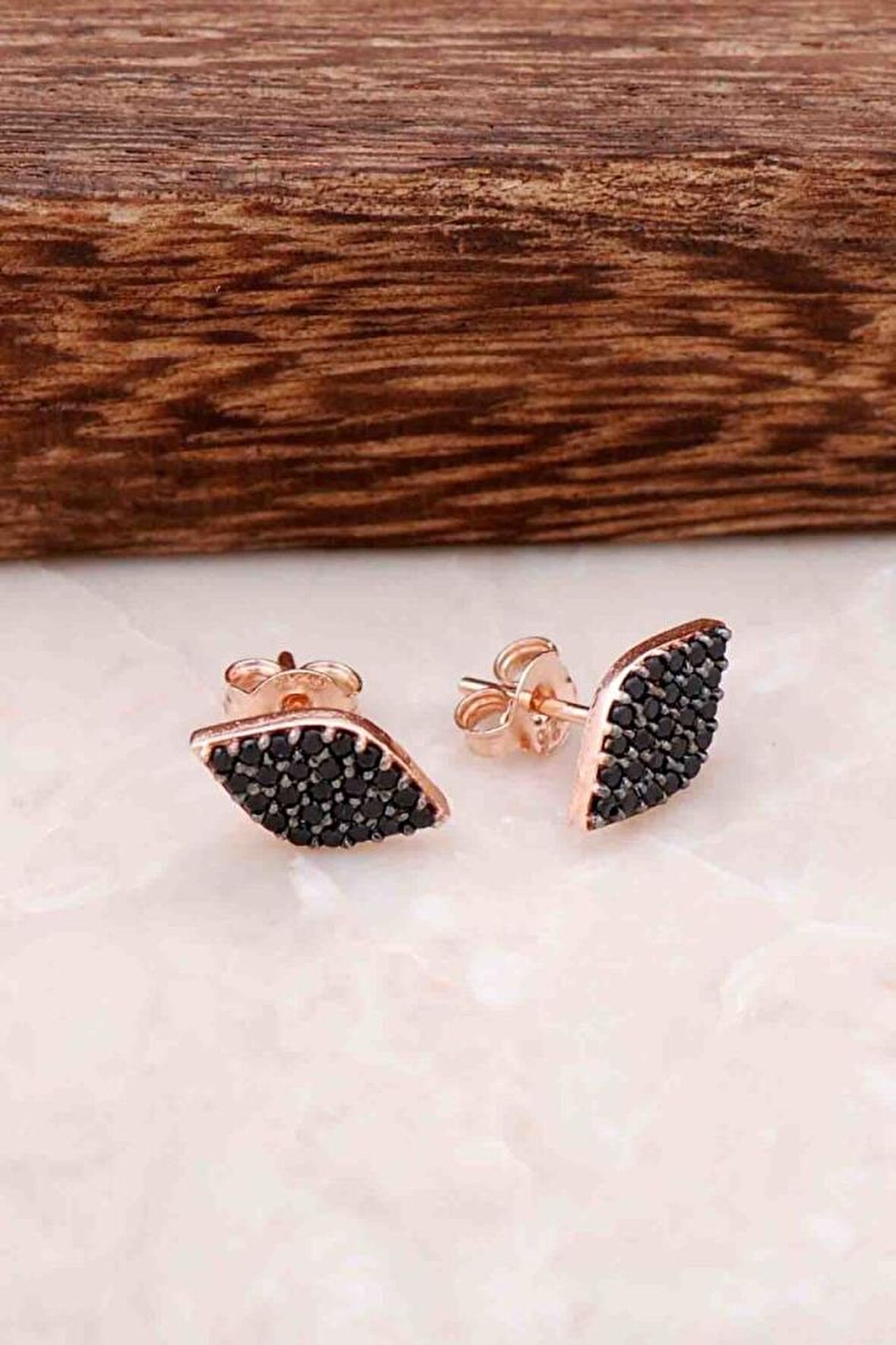 Stratejik Düşünce Enstitüsü Yayınları Rose Gümüş Safir Taşlı Göz Küpe 4130