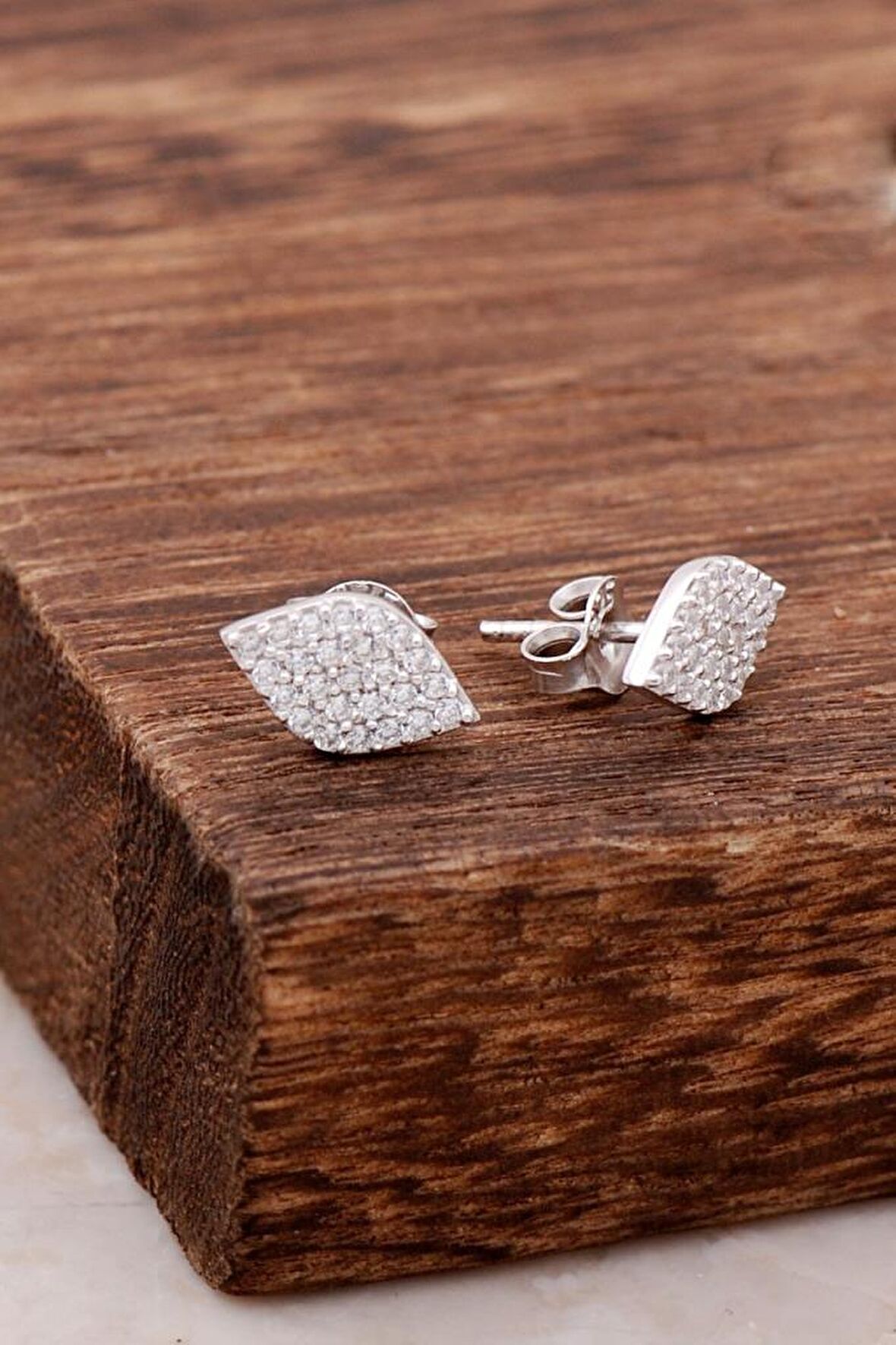 Göz Tasarımlı Taşlı Gümüş Küpe 3817