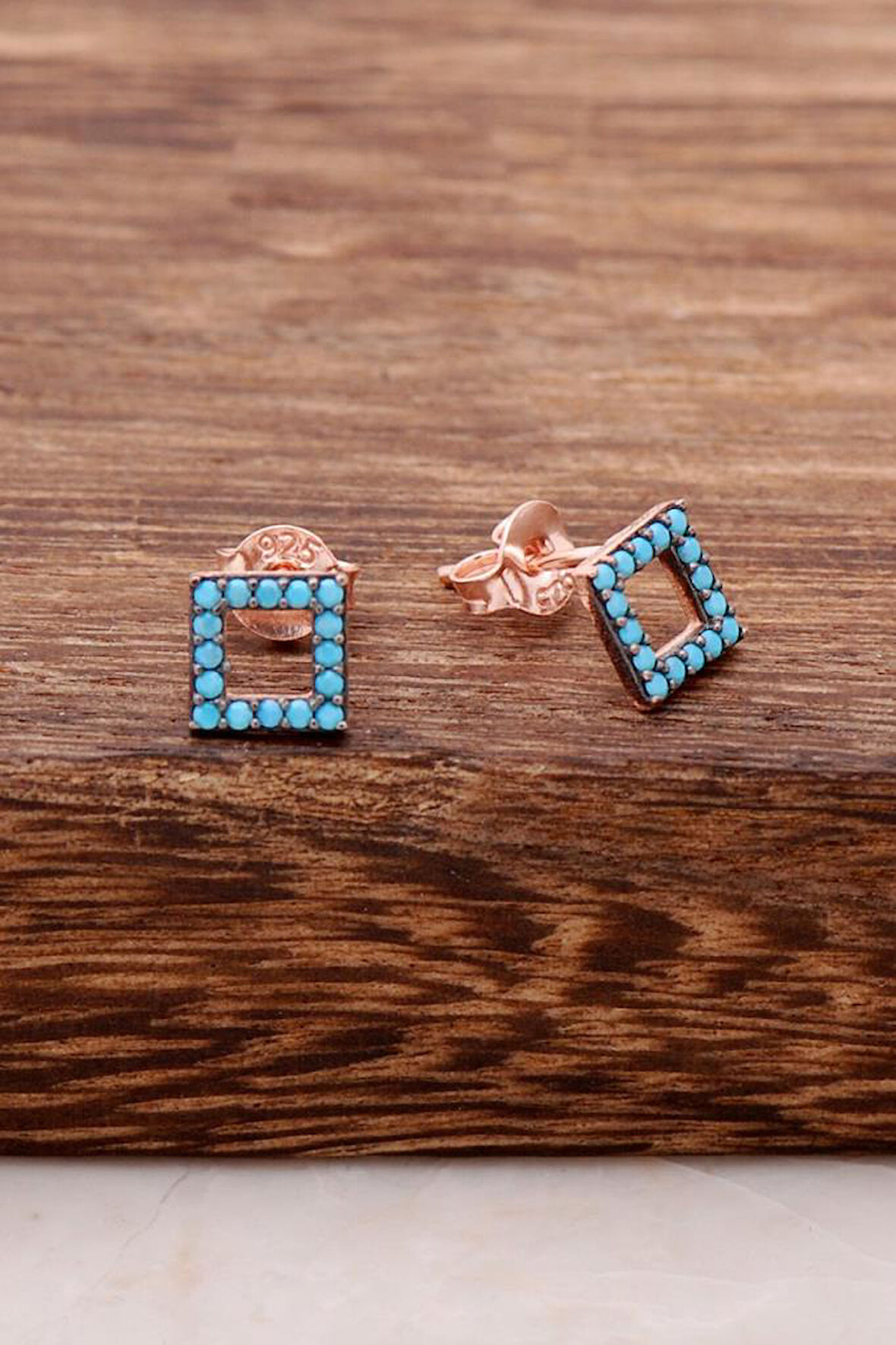 Turkuaz Taşlı Kare Tasarım Rose Gümüş Küpe 3781