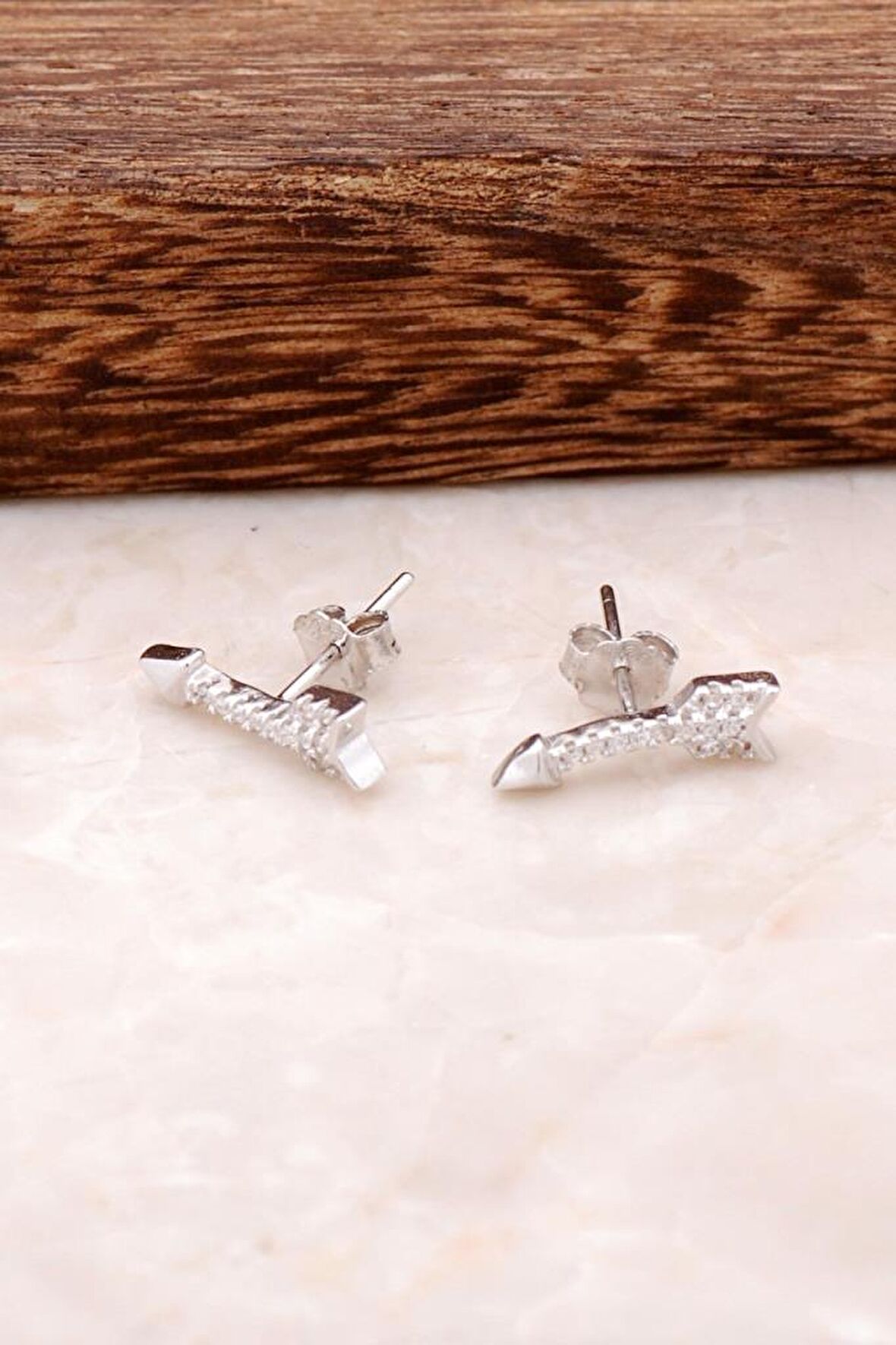 Rodyumlu Tasarım Gümüş Küpe 2474