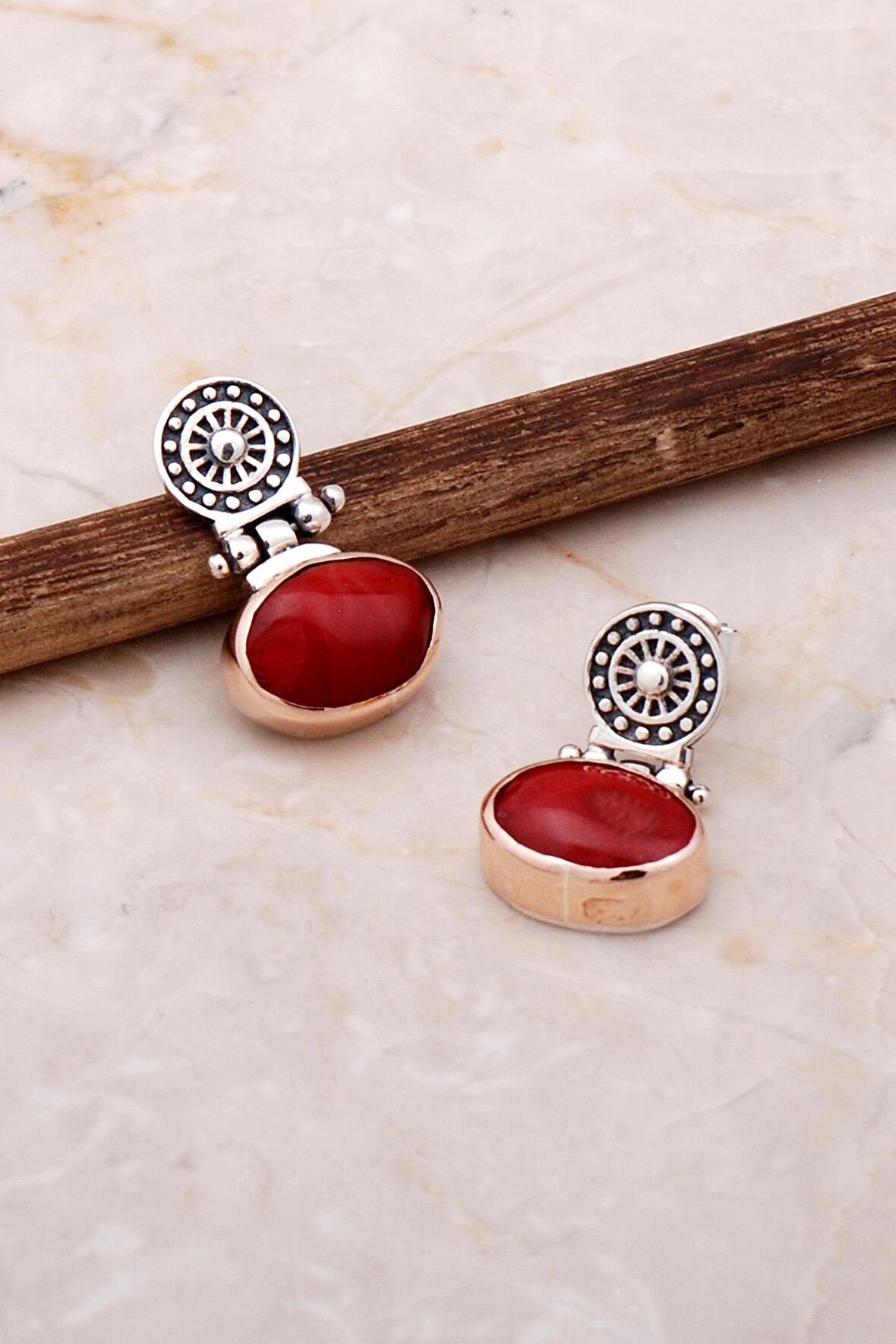 Mercan Taşlı Elişi Antik Tasarım Gümüş Küpe 5056