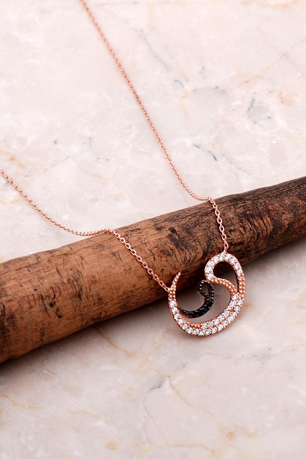 Rose Gümüş Vav Harfli Kolye 6979