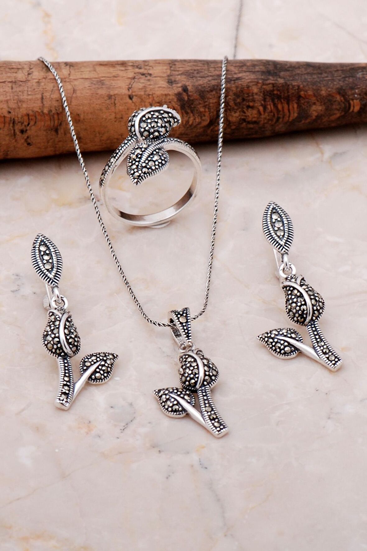 Laleli Markazit Taşlı Gümüş Üçlü Set 2129