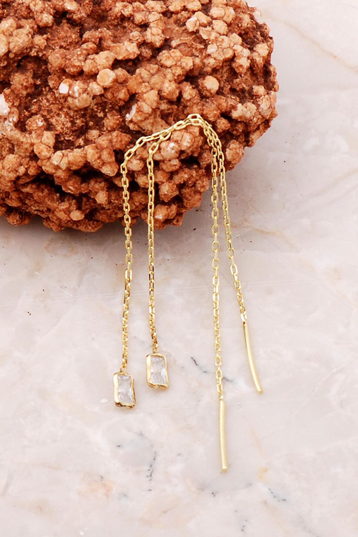 Baget Taşlı Altın Yaldızlı Gümüş Zİncir Küpe 5204