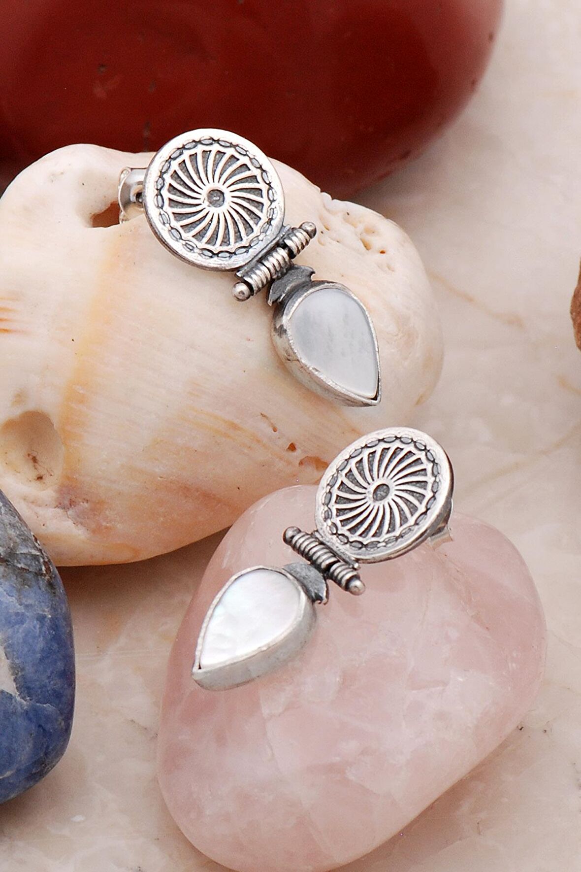 Sedef Taşlı Elişi Tasarım Gümüş Küpe 5395