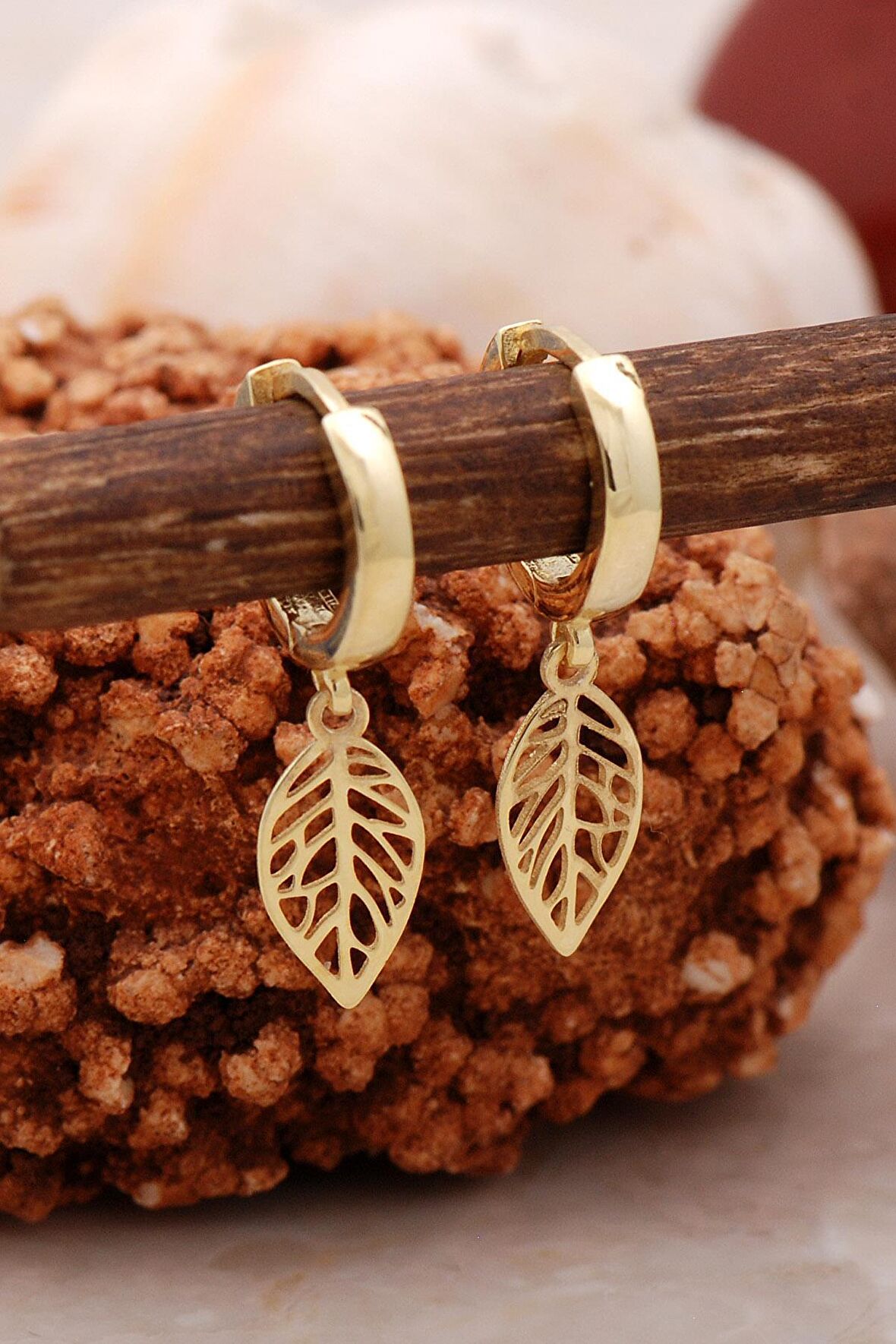 Defne Yaprağı Altın Yaldızlı Gümüş Küpe 5428