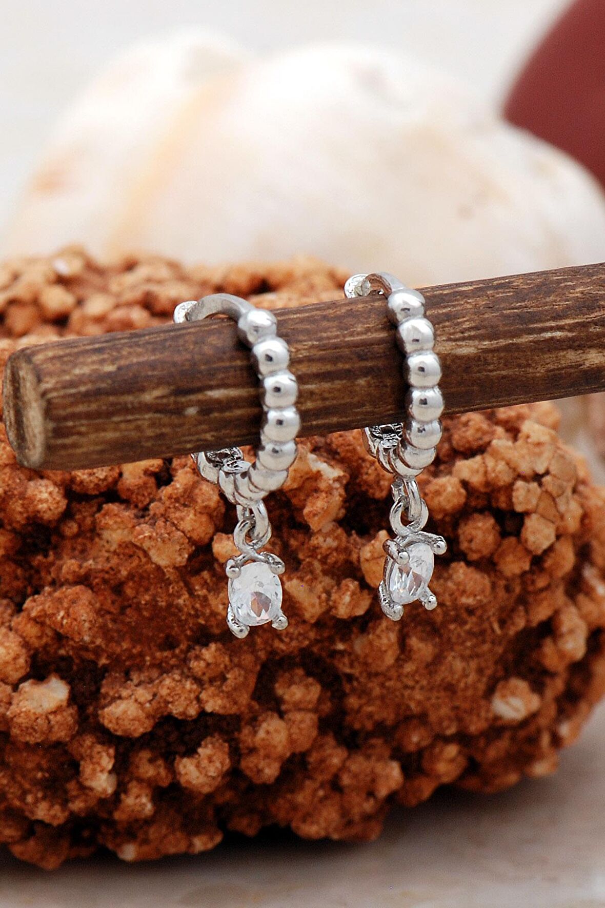 Tek Taş Rodyumlu Gümüş Küpe 5451