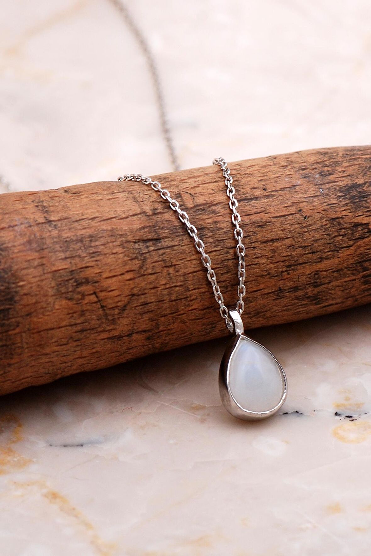 Doğal Ay Taşlı Damla Mini Rodyumlu Gümüş Kolye 7760