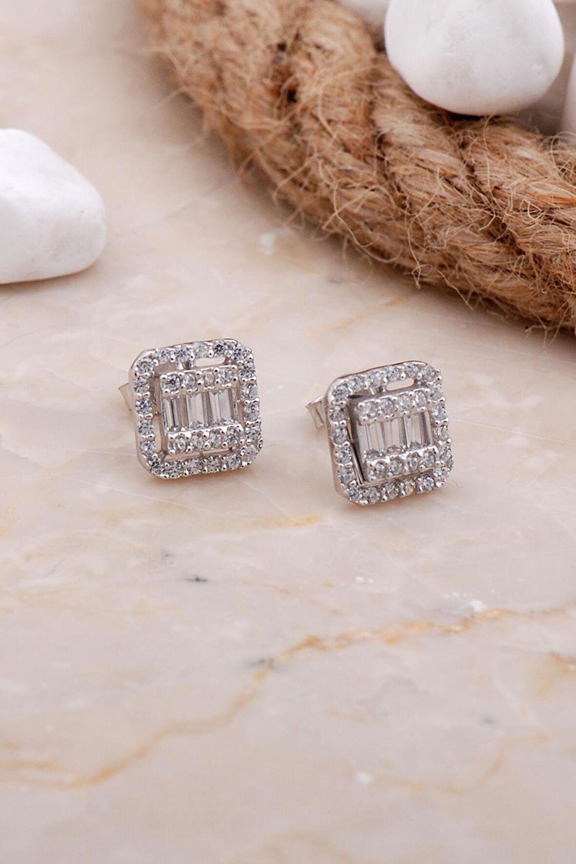 Baget Rodyumlu Gümüş Küpe 5814