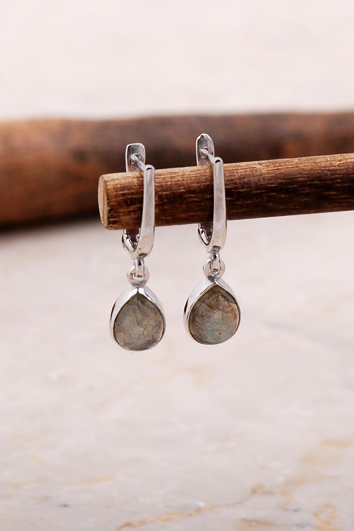 Doğal Labradorit Taşlı Damla Mini Rodyumlu Gümüş Küpe 5870