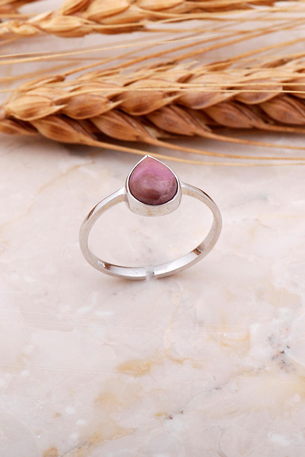 Rodonit Taşlı Damla Rodyumlu Gümüş Yüzük 3682